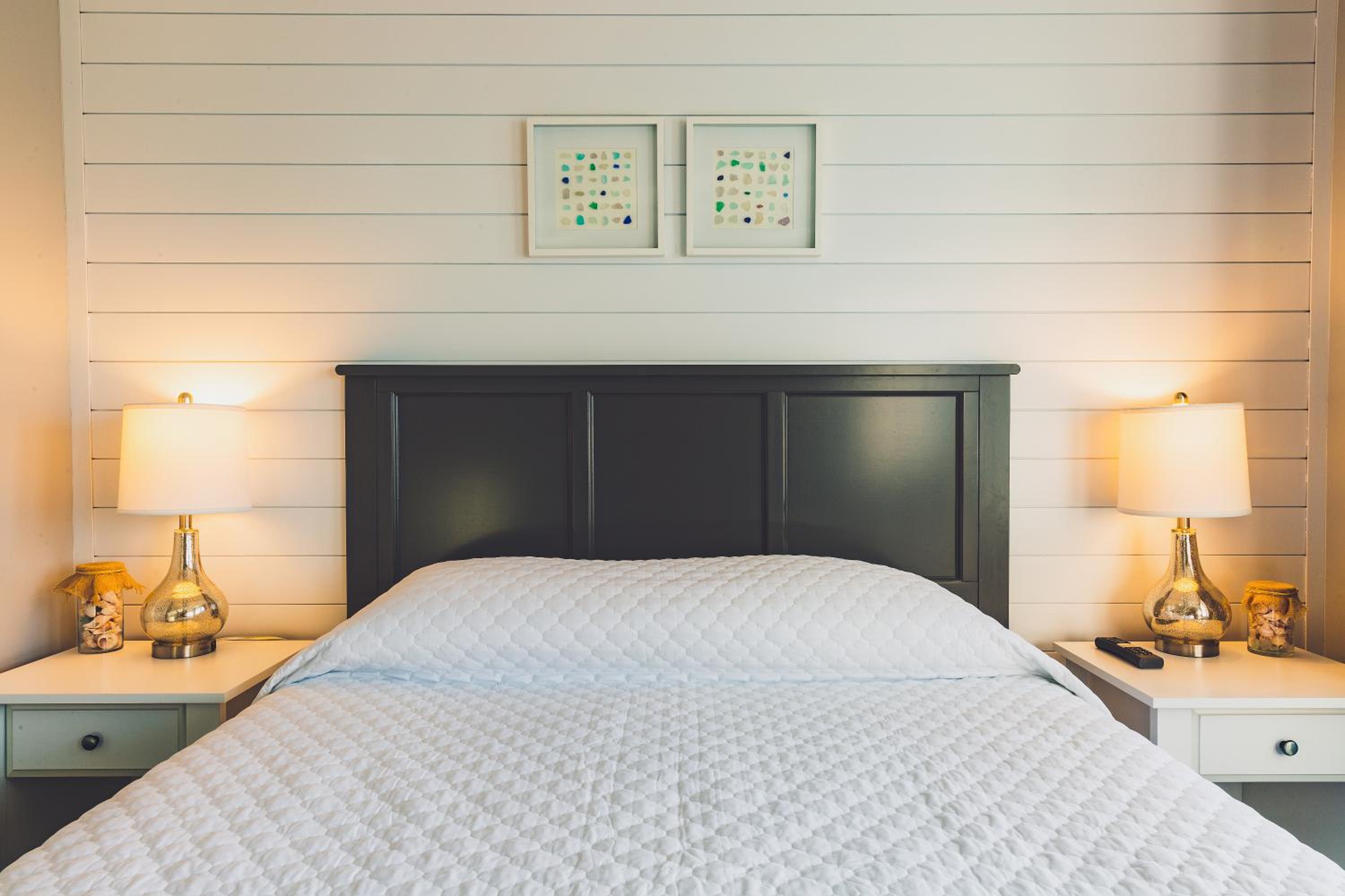 Petite Queen Room