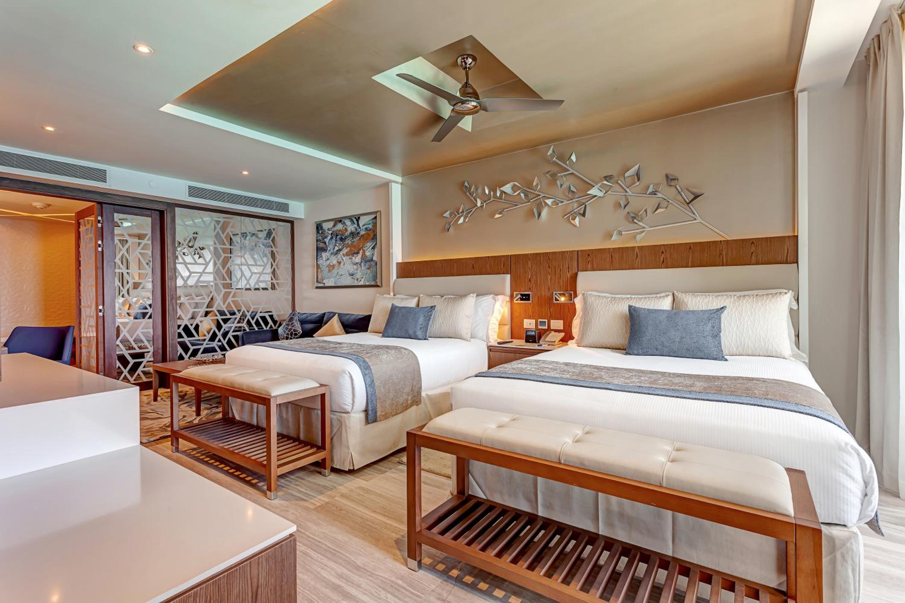 Luxury Chairman's Two Bedroom Suite Ocean Front Diamond Club - Photo 15