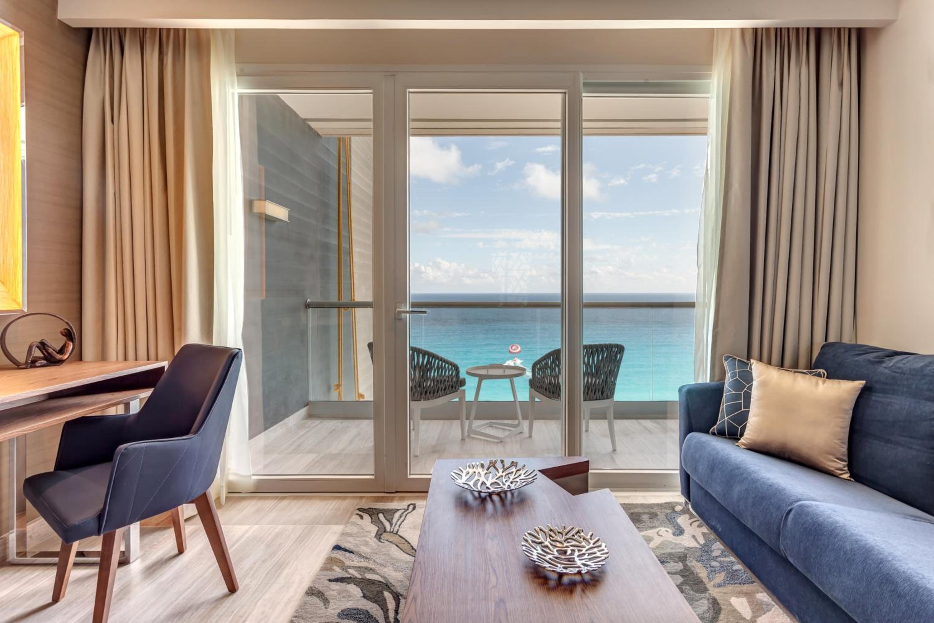 Luxury Chairman's Two Bedroom Suite Ocean Front Diamond Club - Photo 10