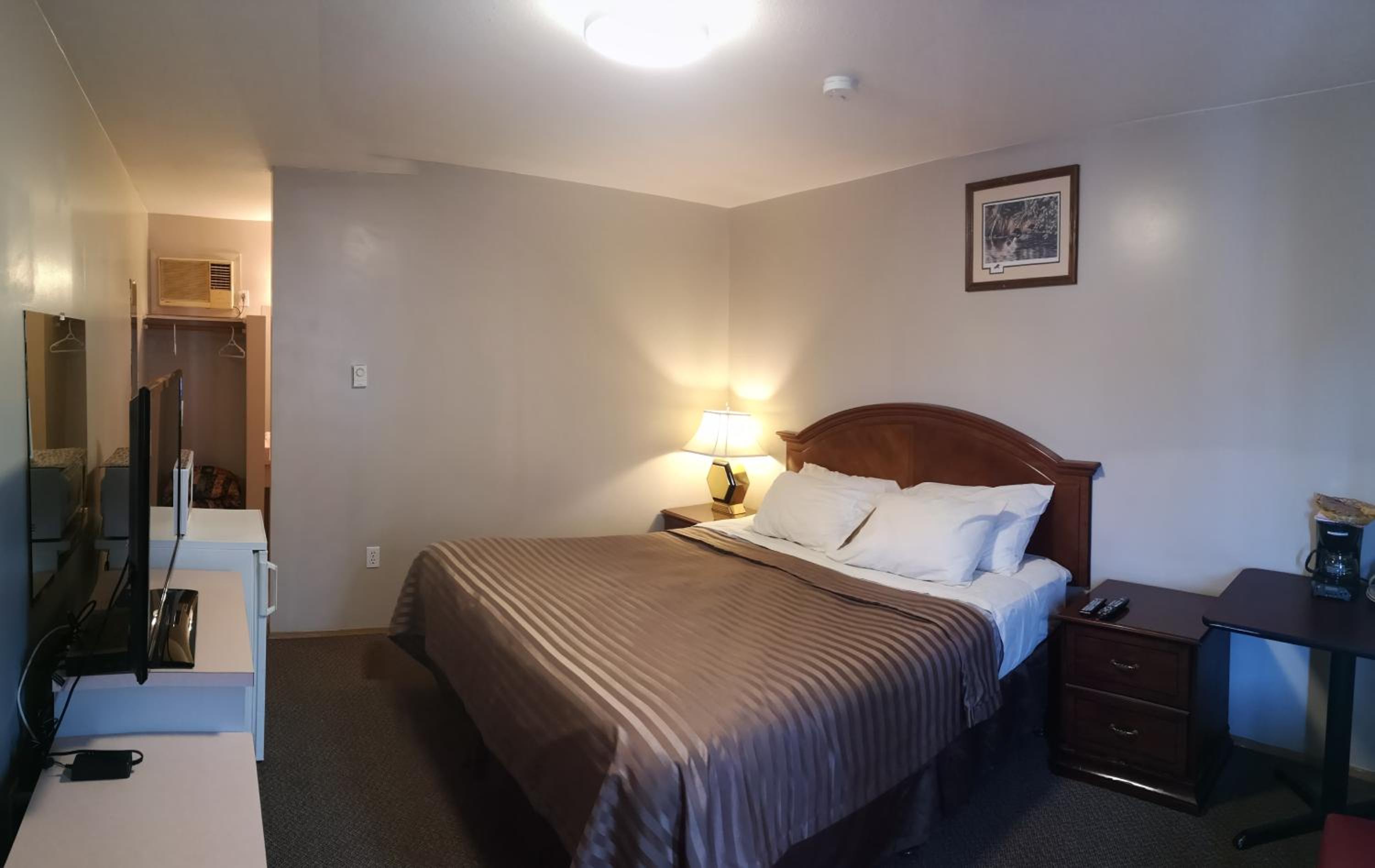 Deluxe King Room photo 1