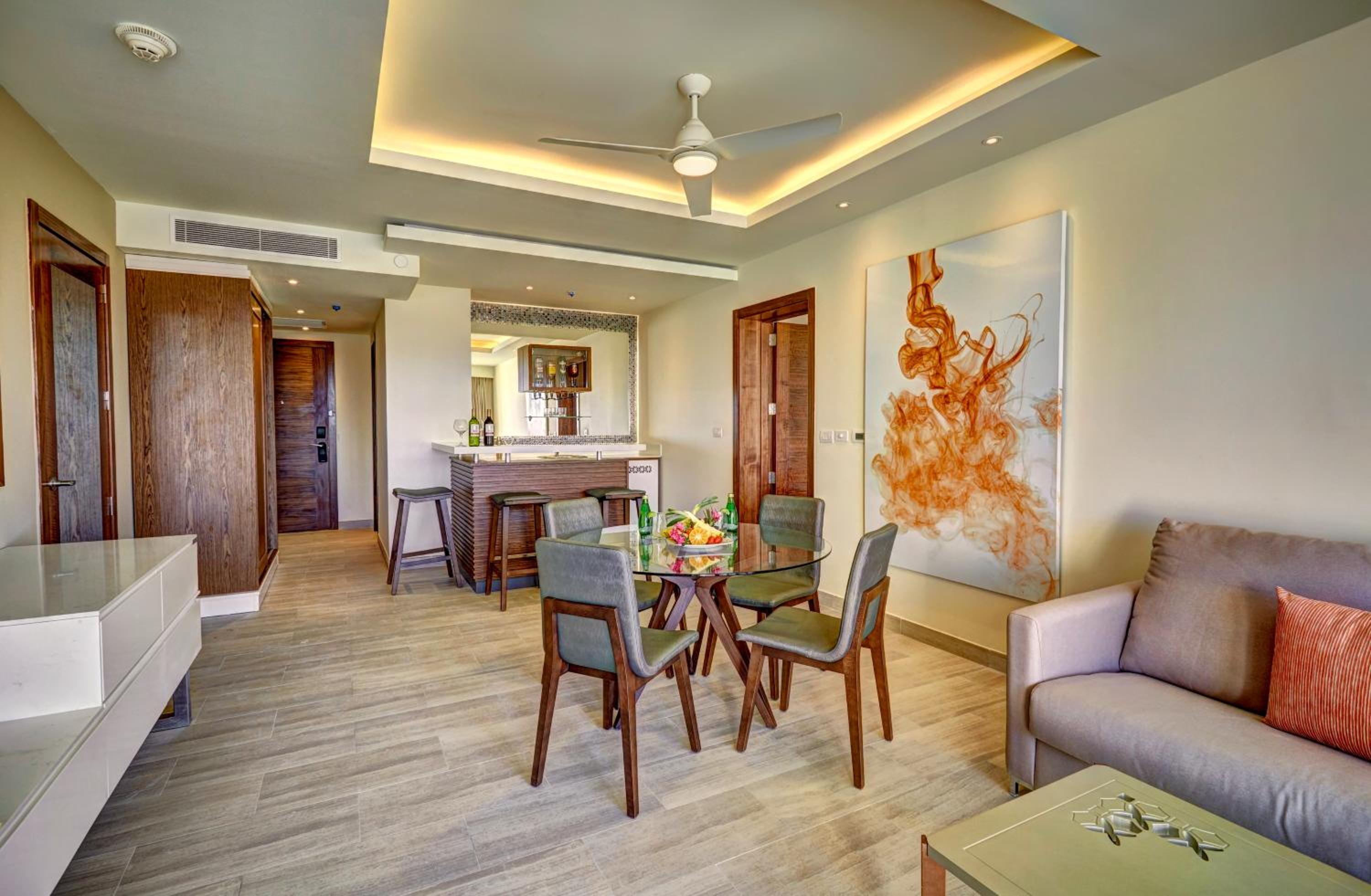 Luxury Presidential one bedroom suite Diamond Club thumbnail 5