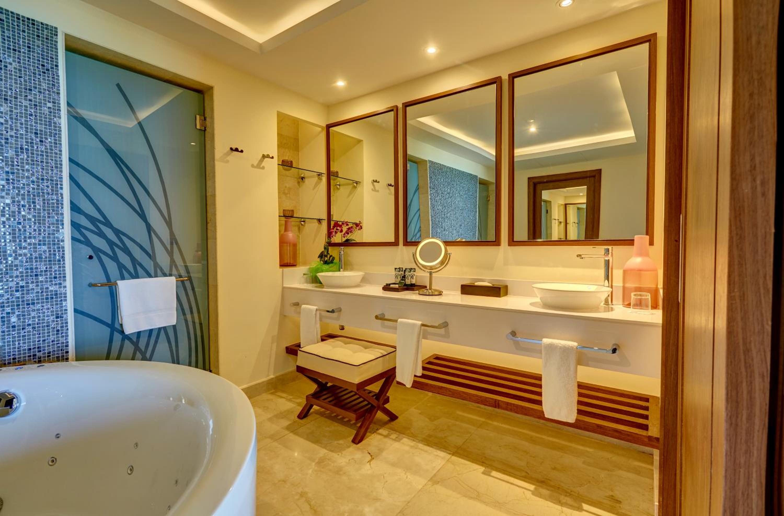 Luxury Chairman's Ocean view Two Bedroom Suite Diamond Club photo 3