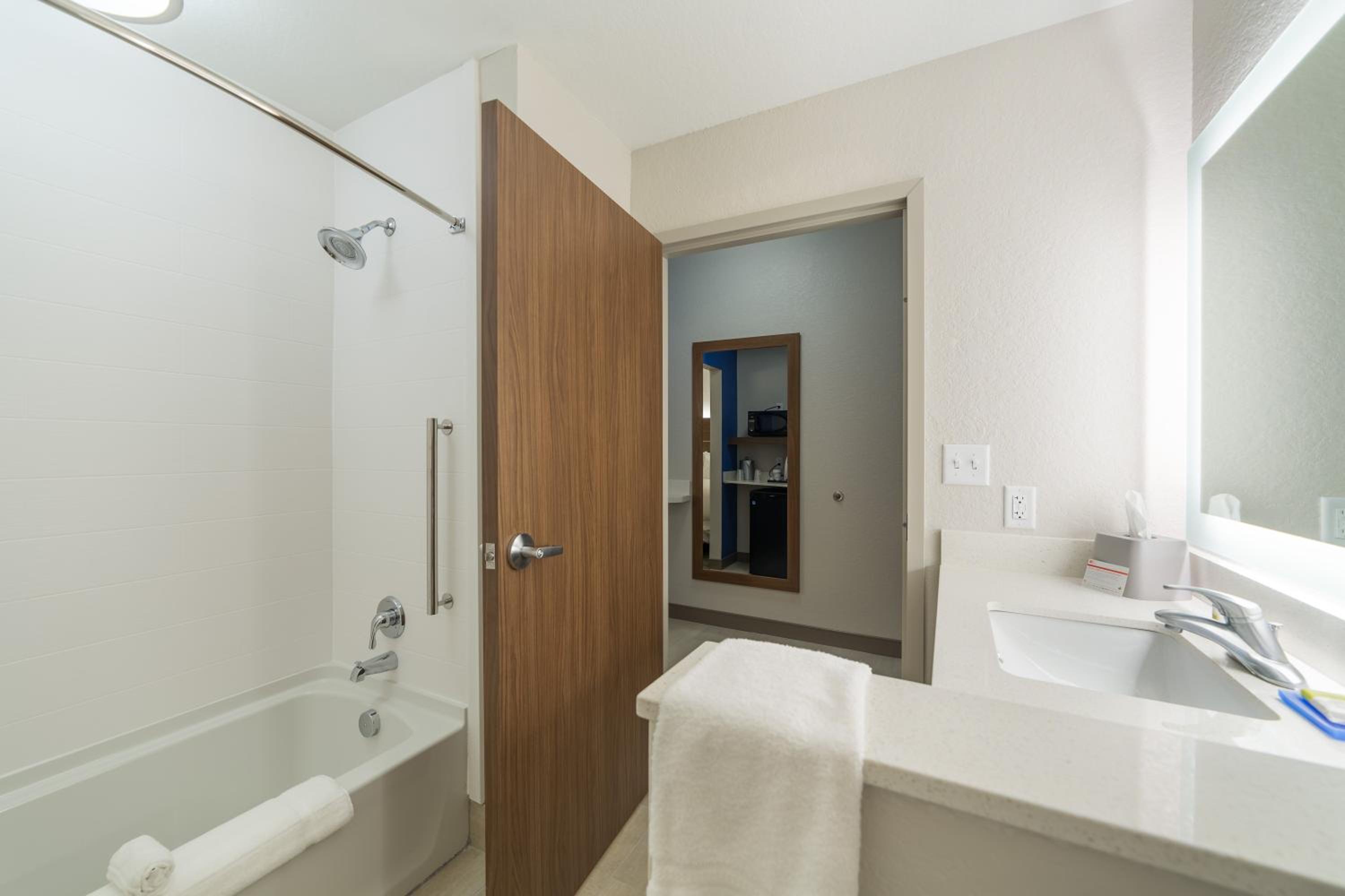 Suite - Hearing Accessible - Non-Smoking photo 2