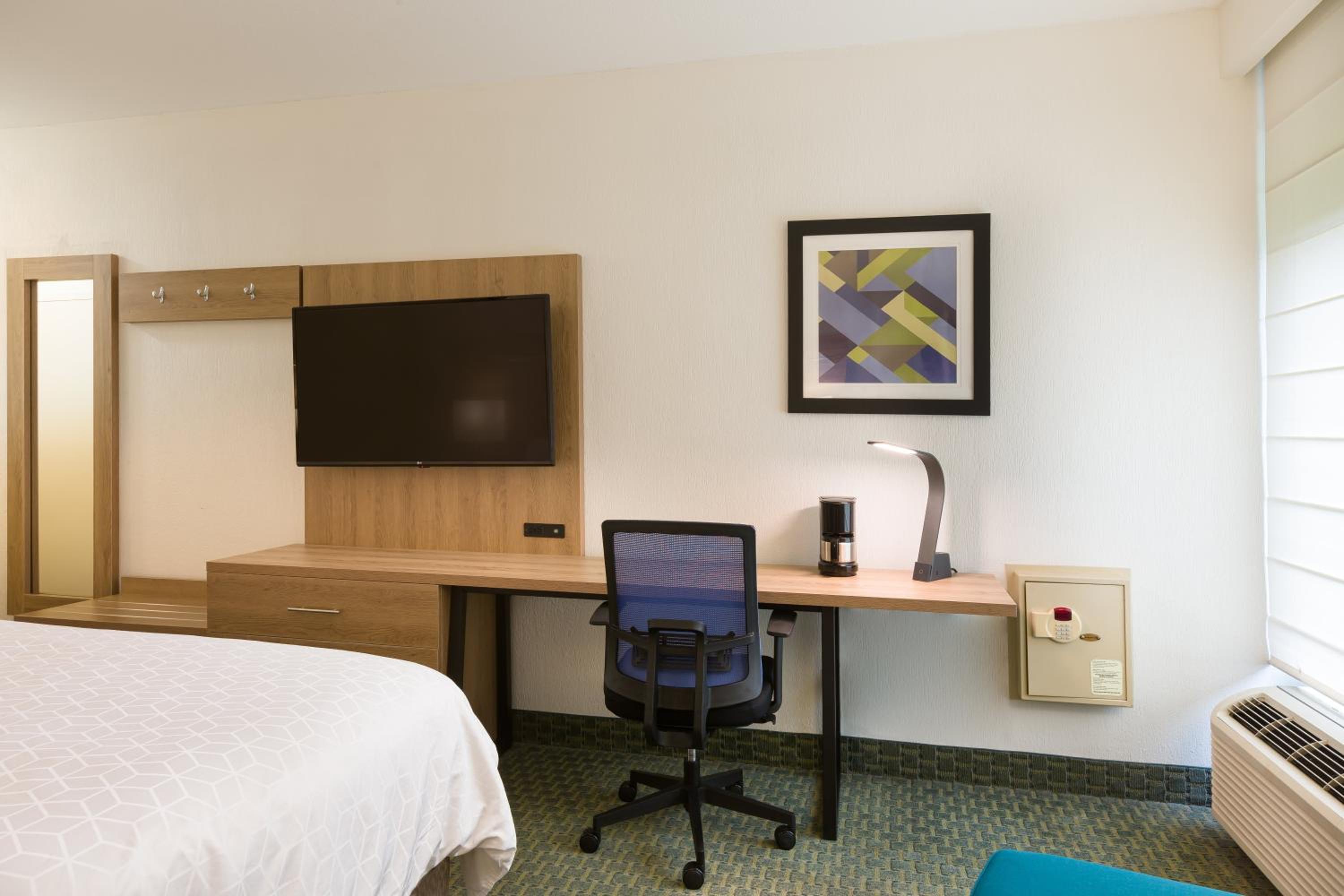 King Room - Hearing Accessible - Non-Smoking