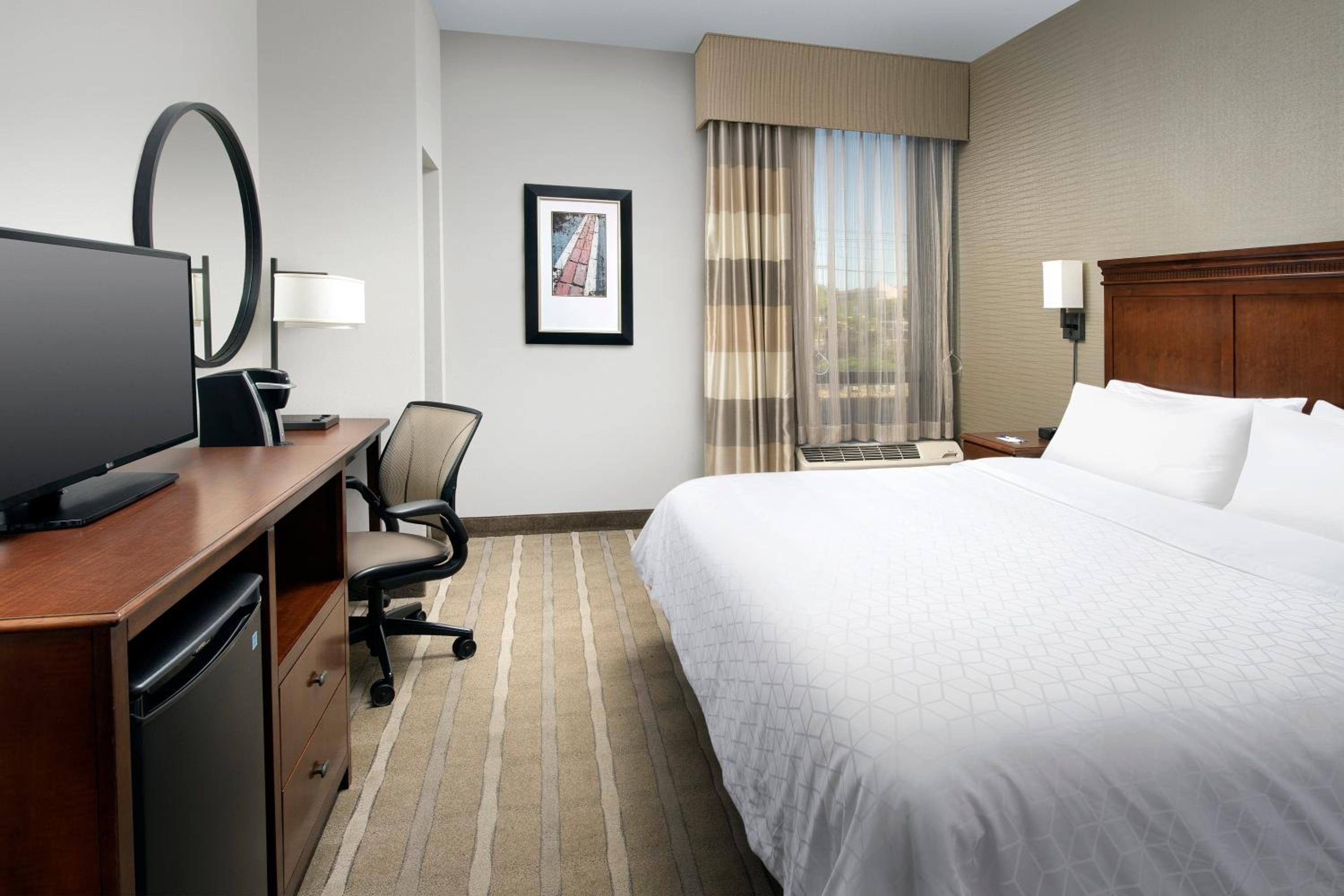 Standard King Room - Photo 2