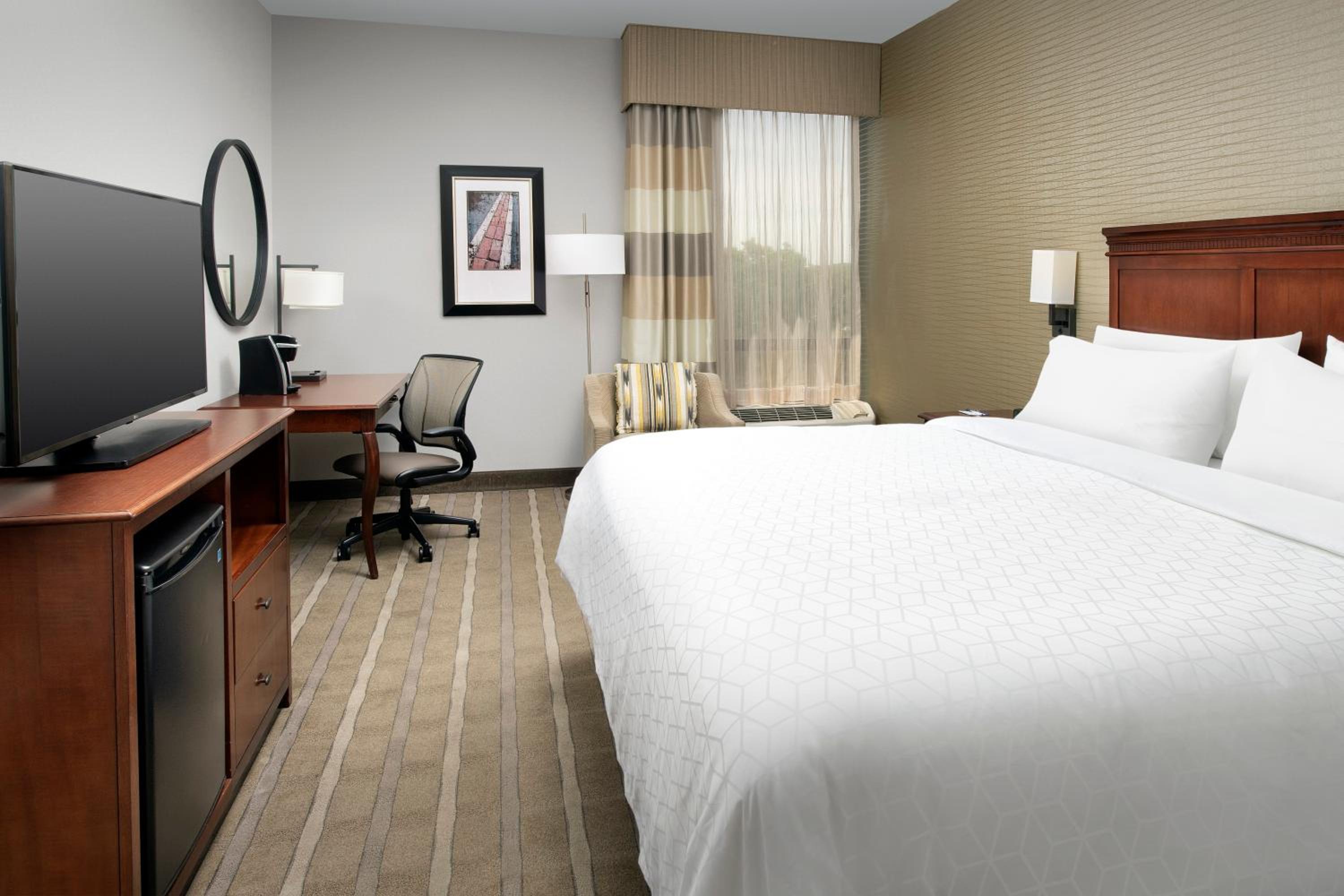 Standard King Room - Photo 3