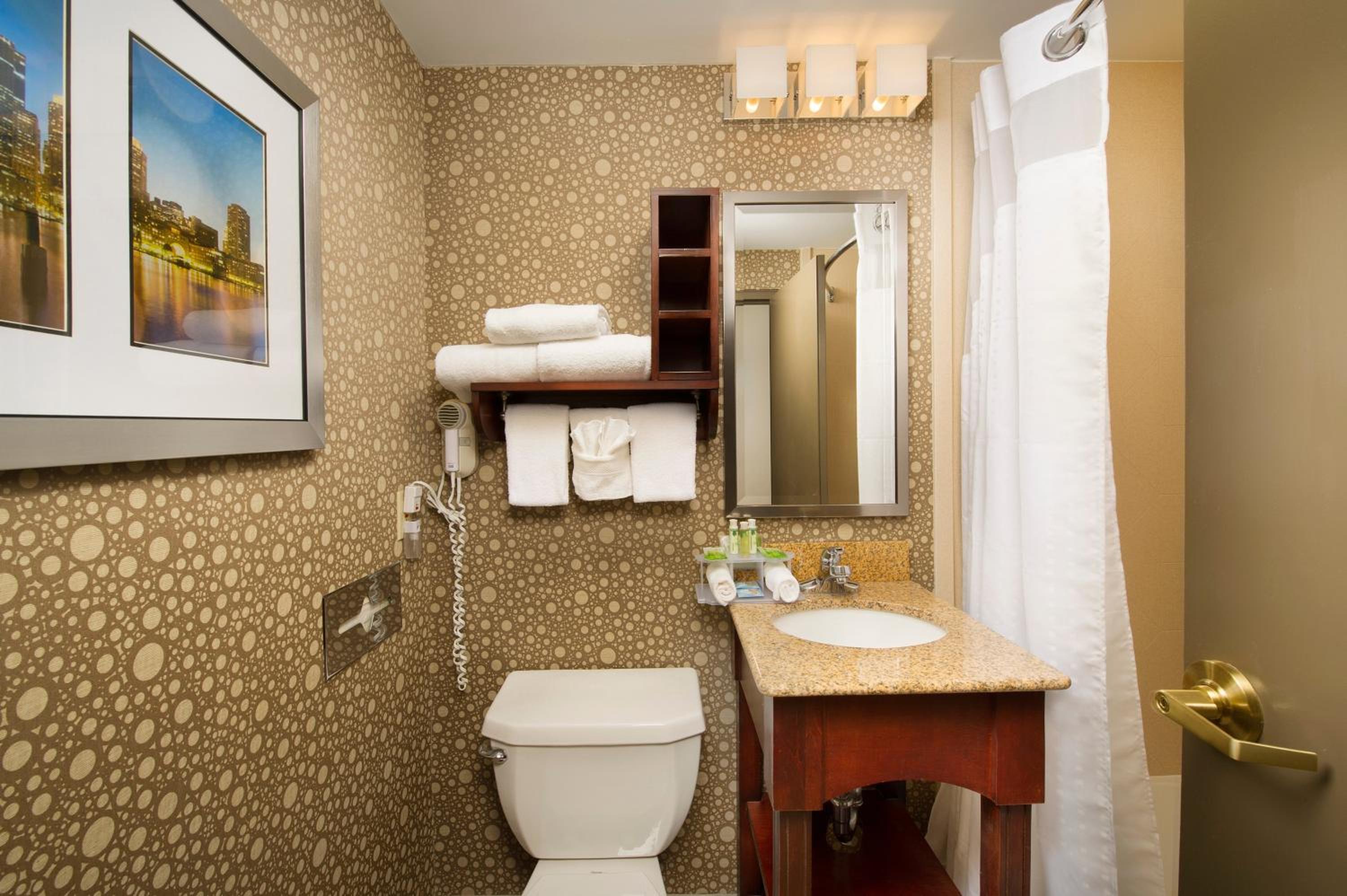 Standard King Room - Photo 7