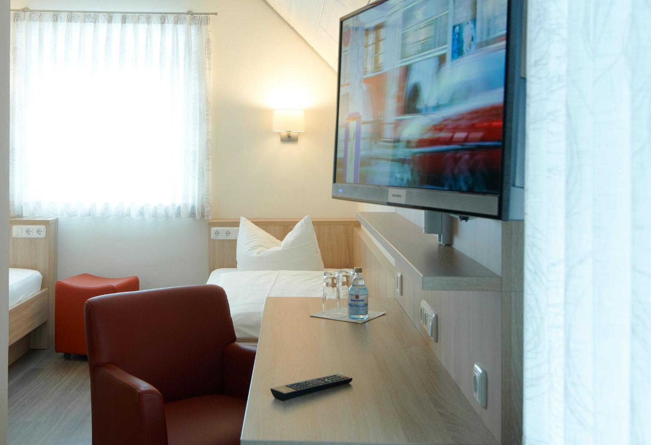 Double Room - Photo 13