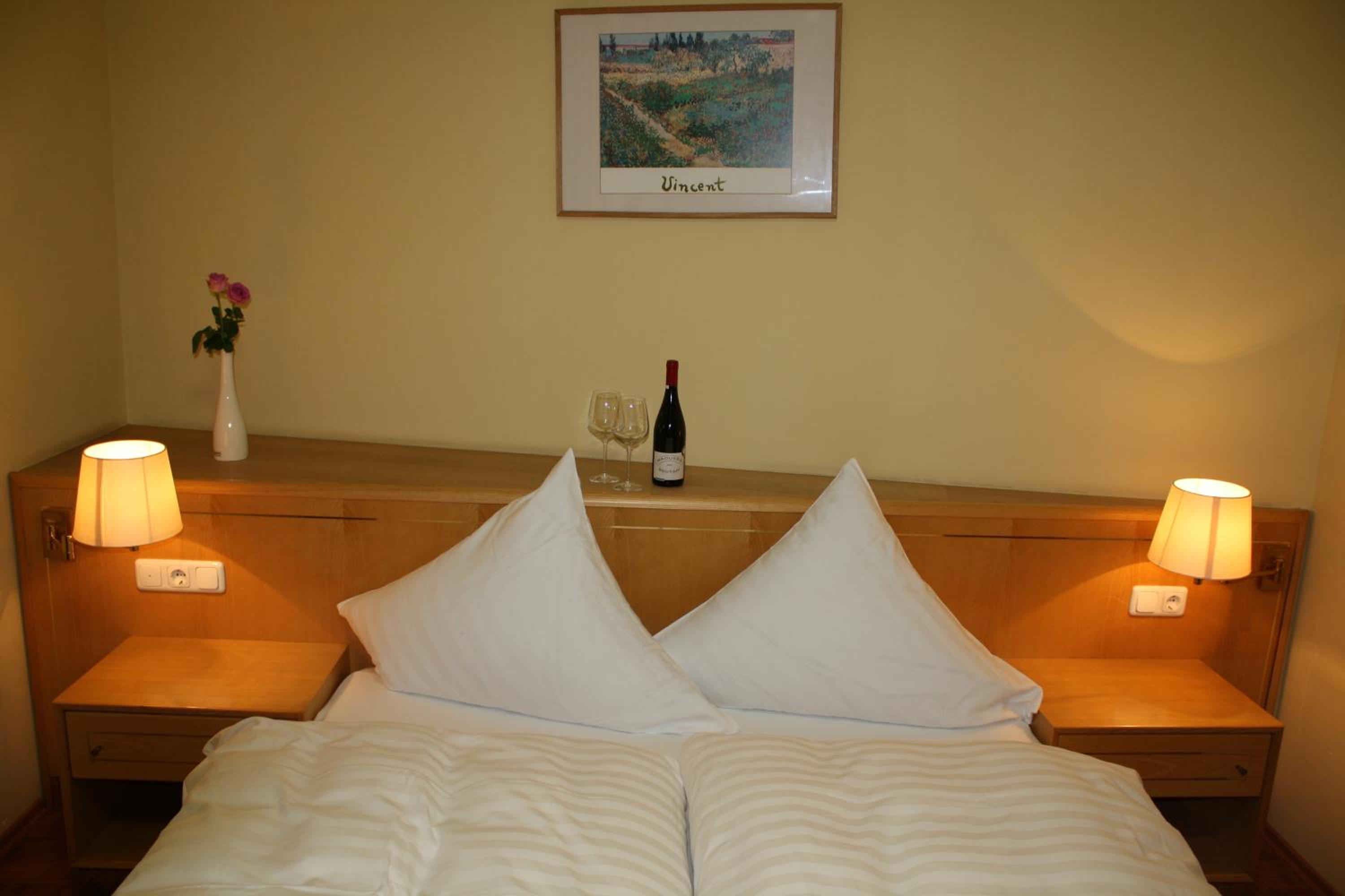Standard Double Room - Photo 2
