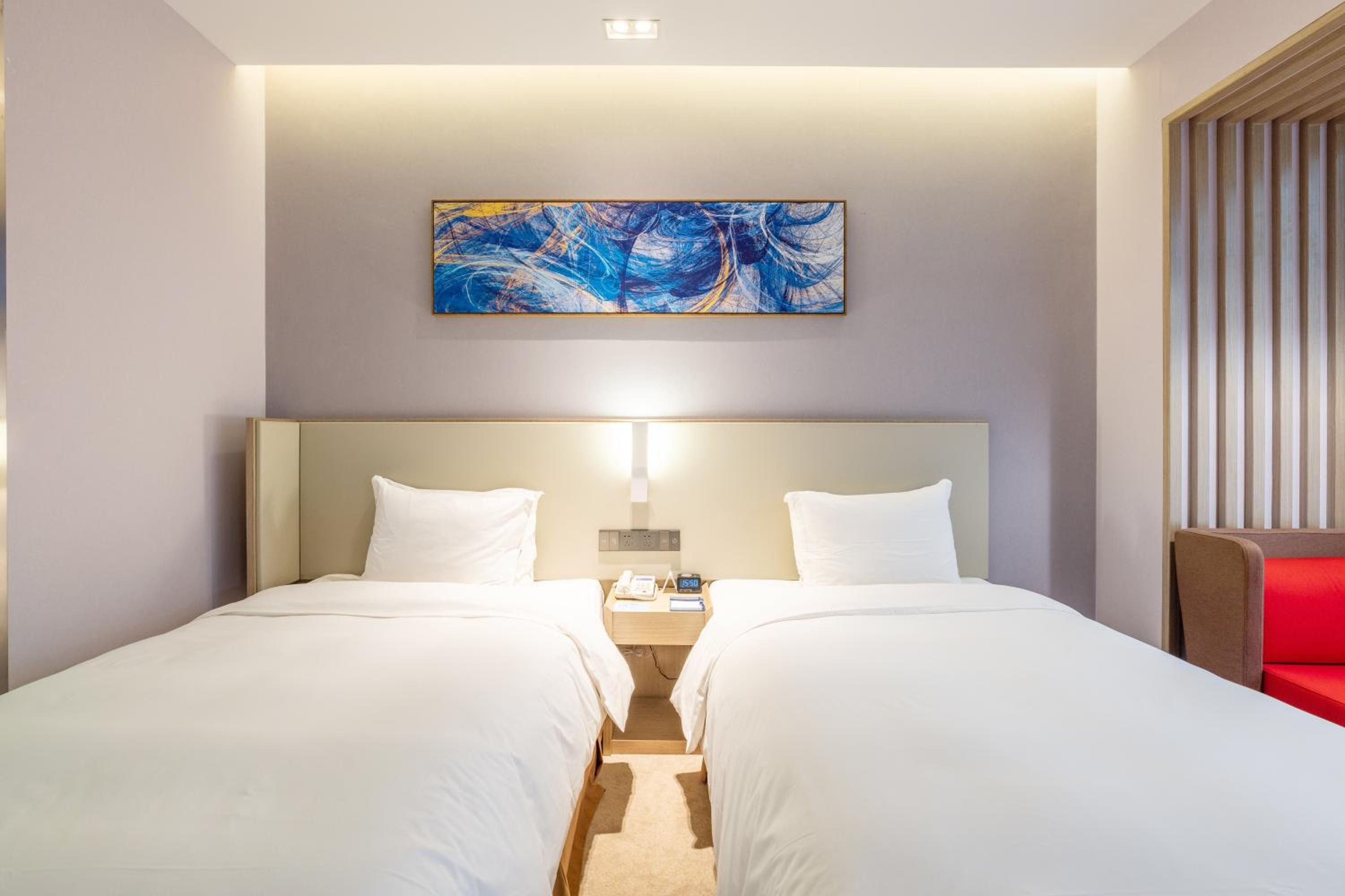 Standard Twin Room - Accessible photo 3