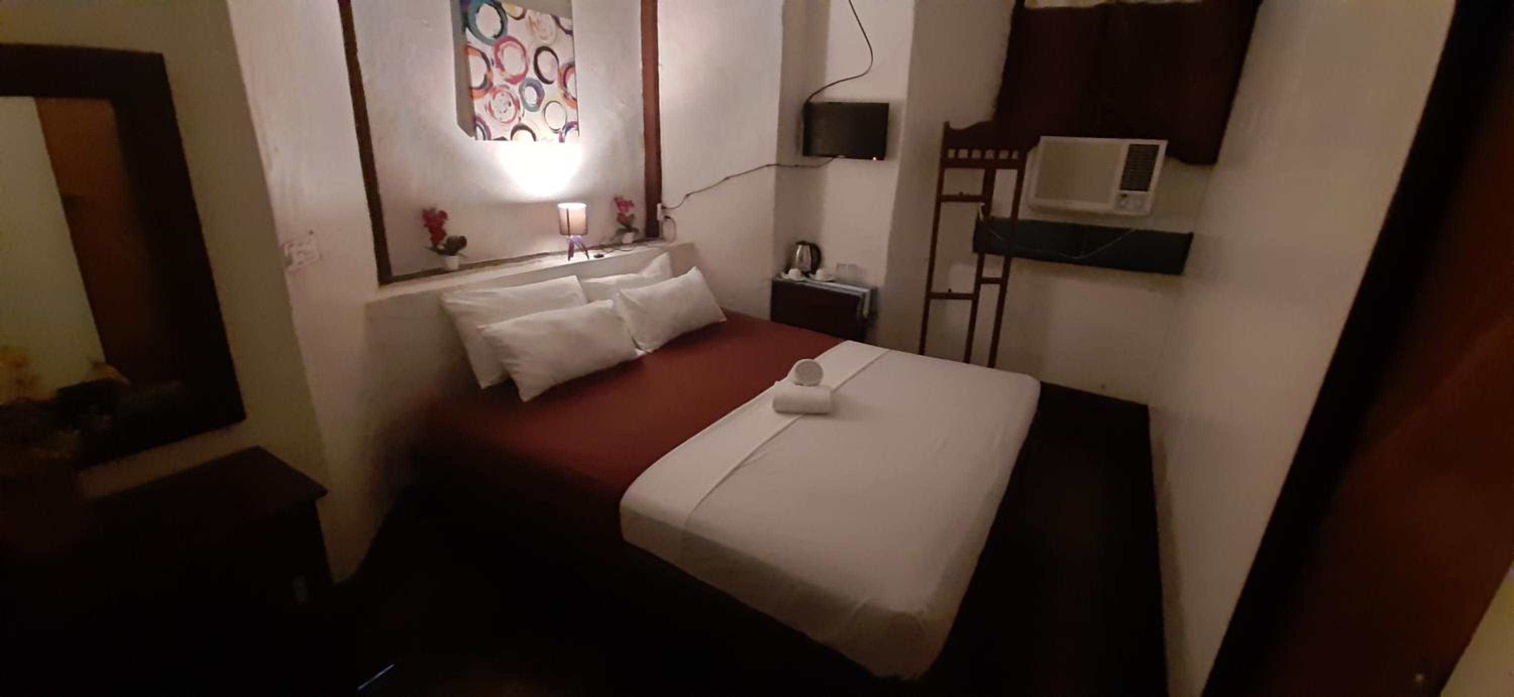 Deluxe Room - Photo 7