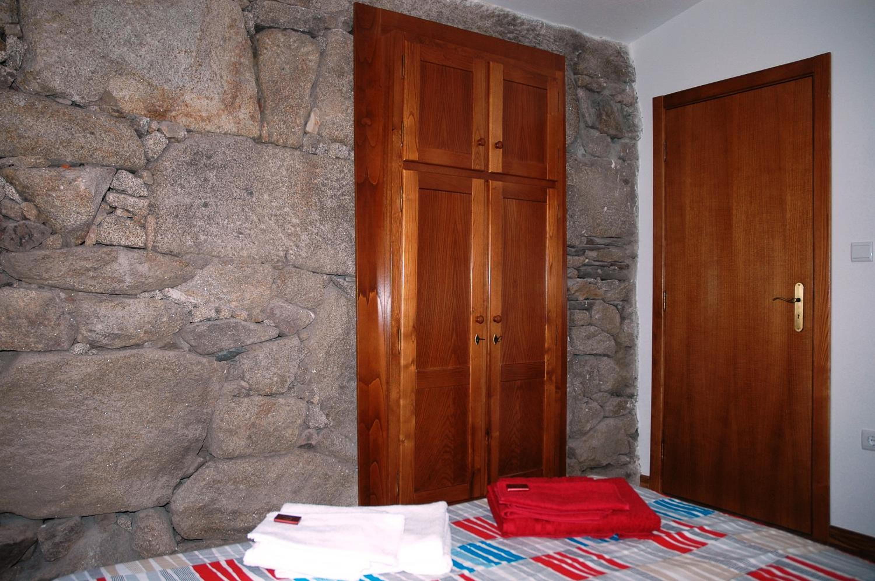 One-Bedroom Apartment - Photo 3