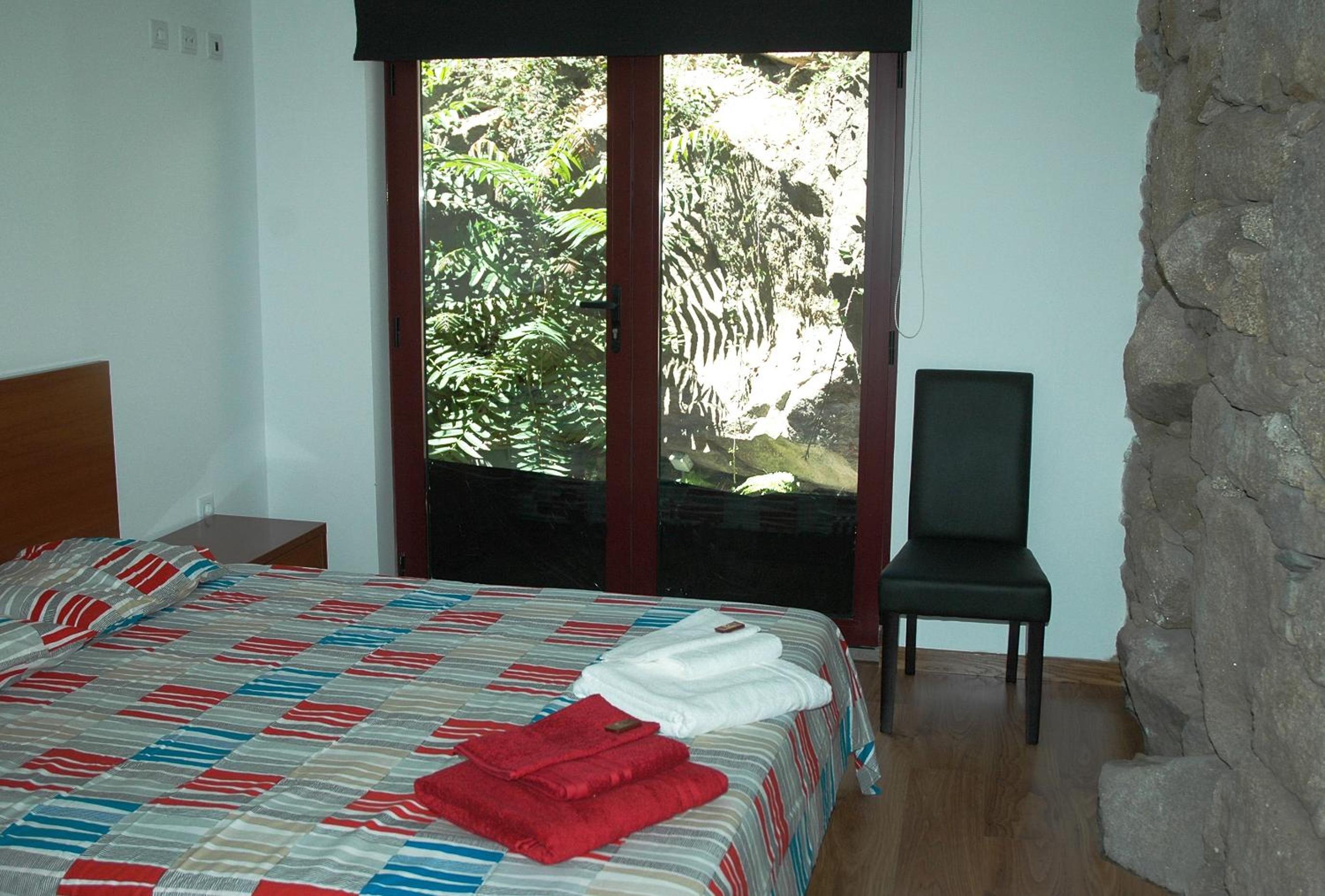 One-Bedroom Apartment - Photo 2