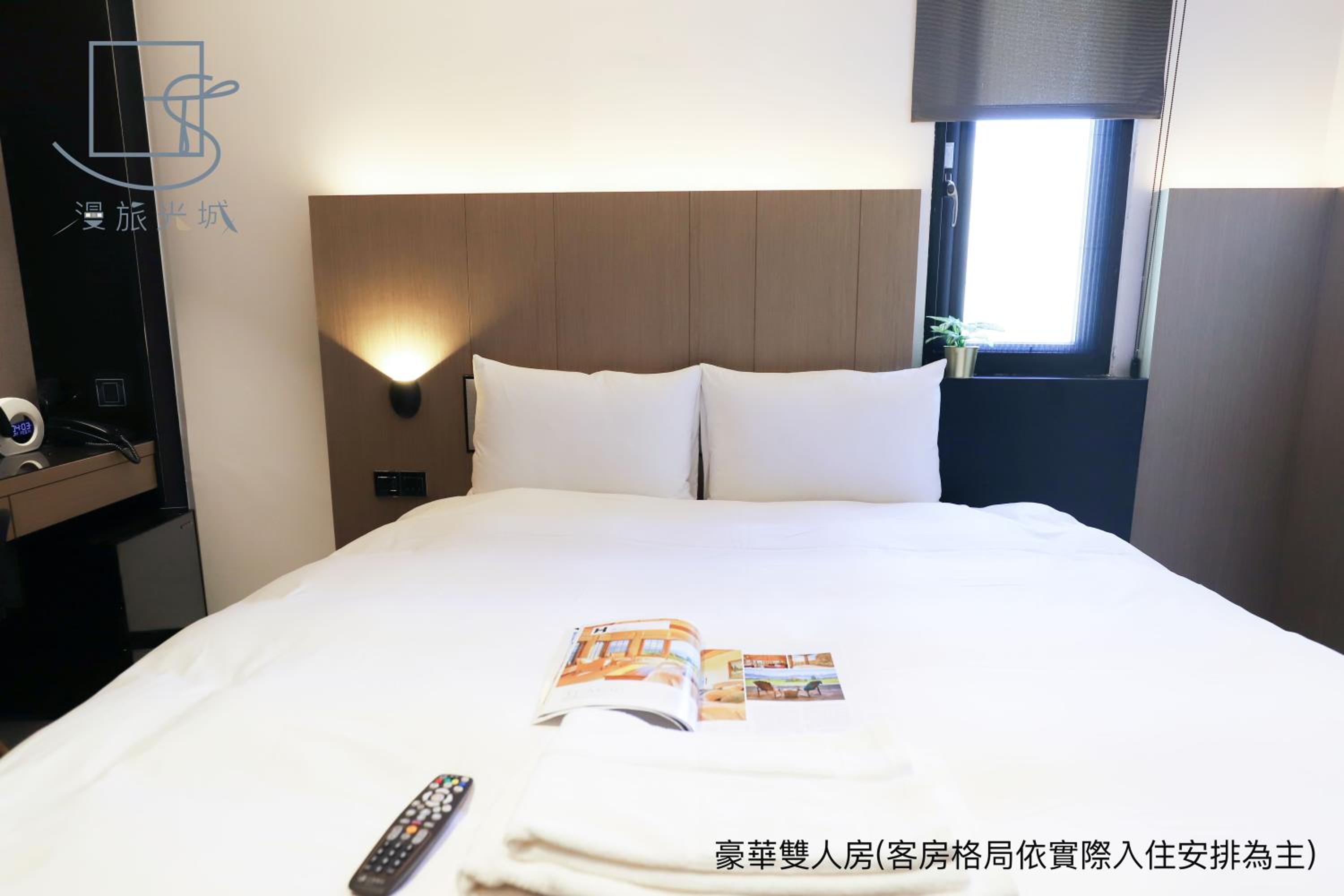 Deluxe Double Room with Bathtub - Photo 3