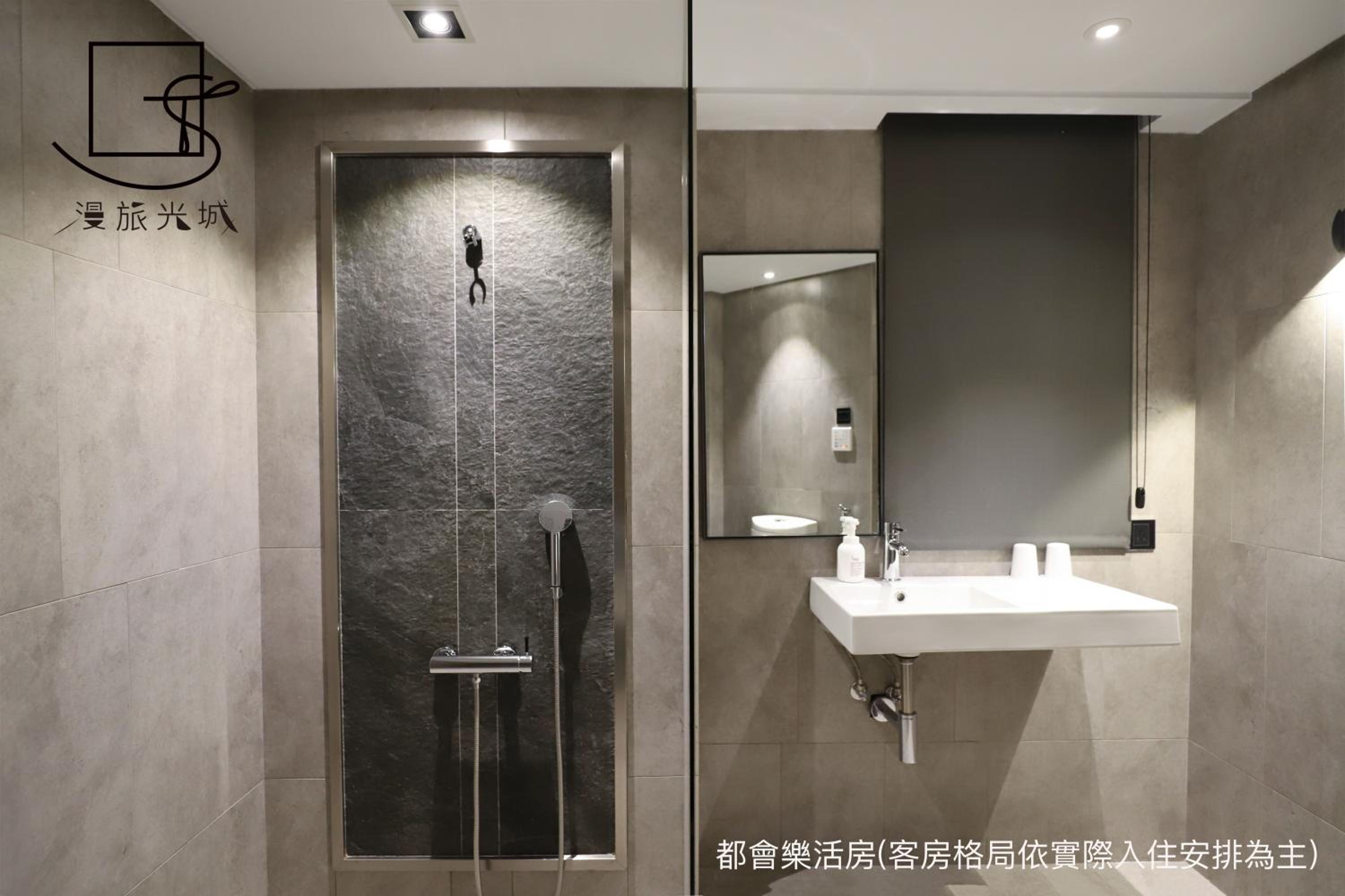 Standard Double Room - Photo 10