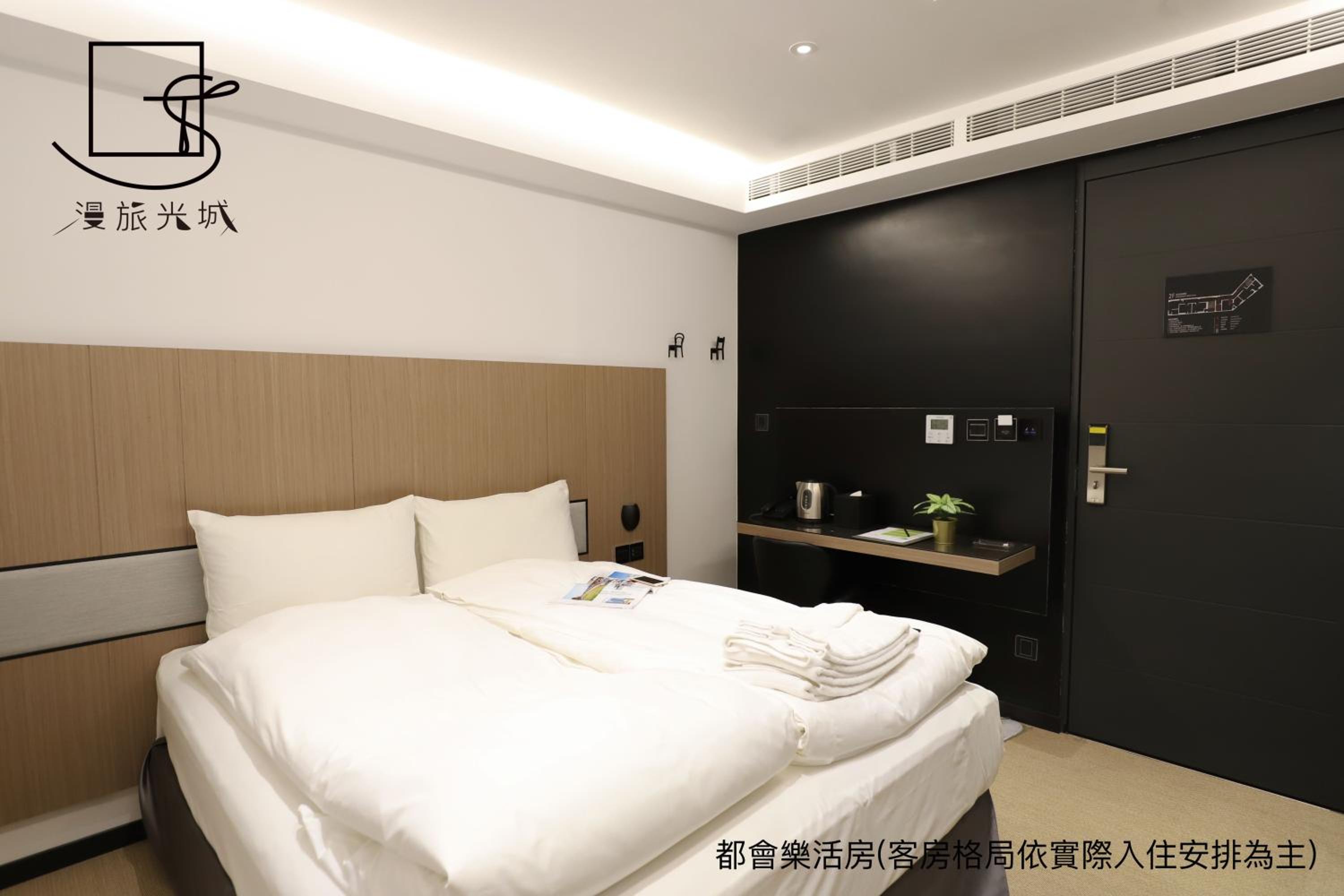 Standard Double Room - Photo 8