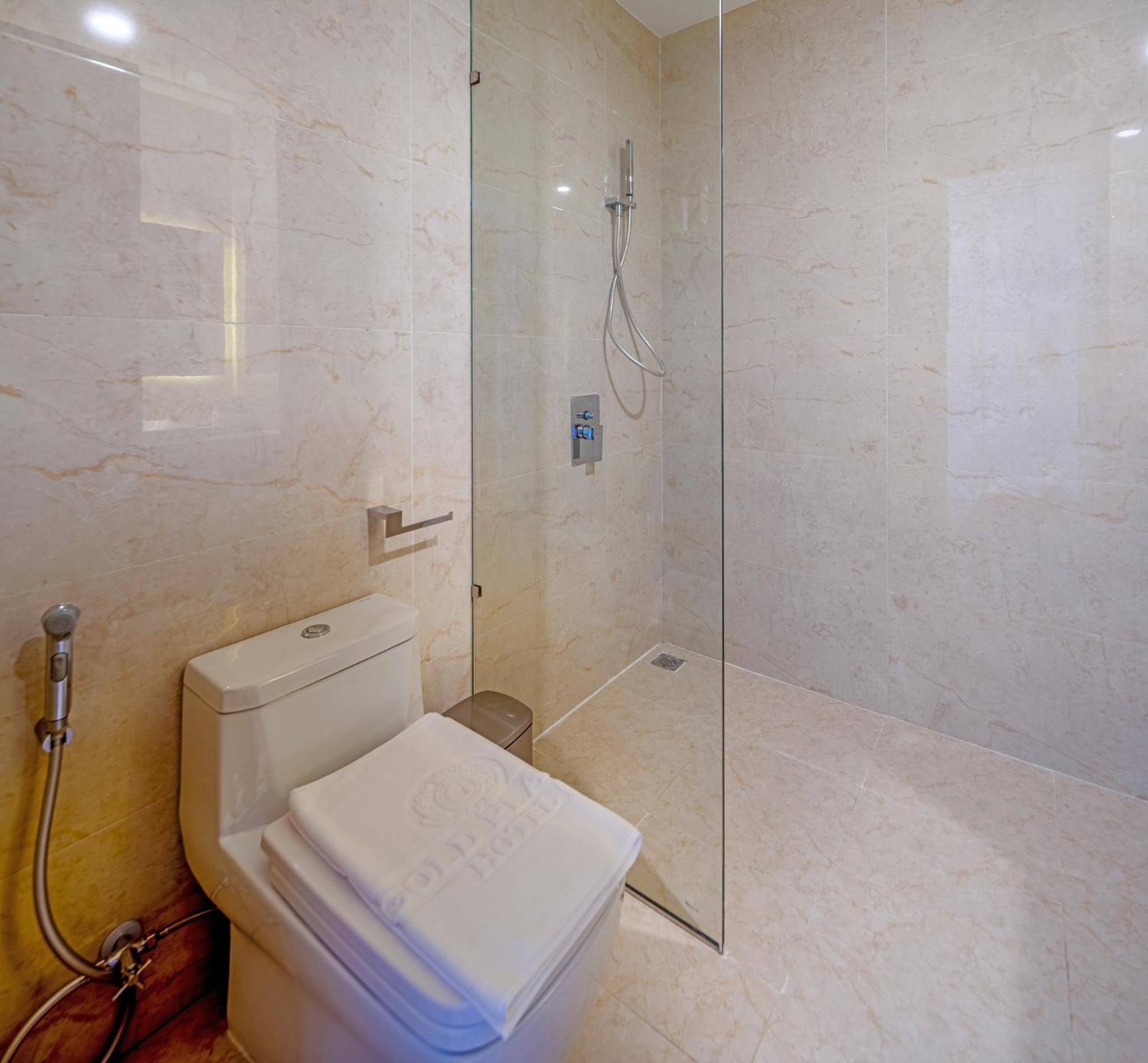 Deluxe Triple Room with City View - Photo 11
