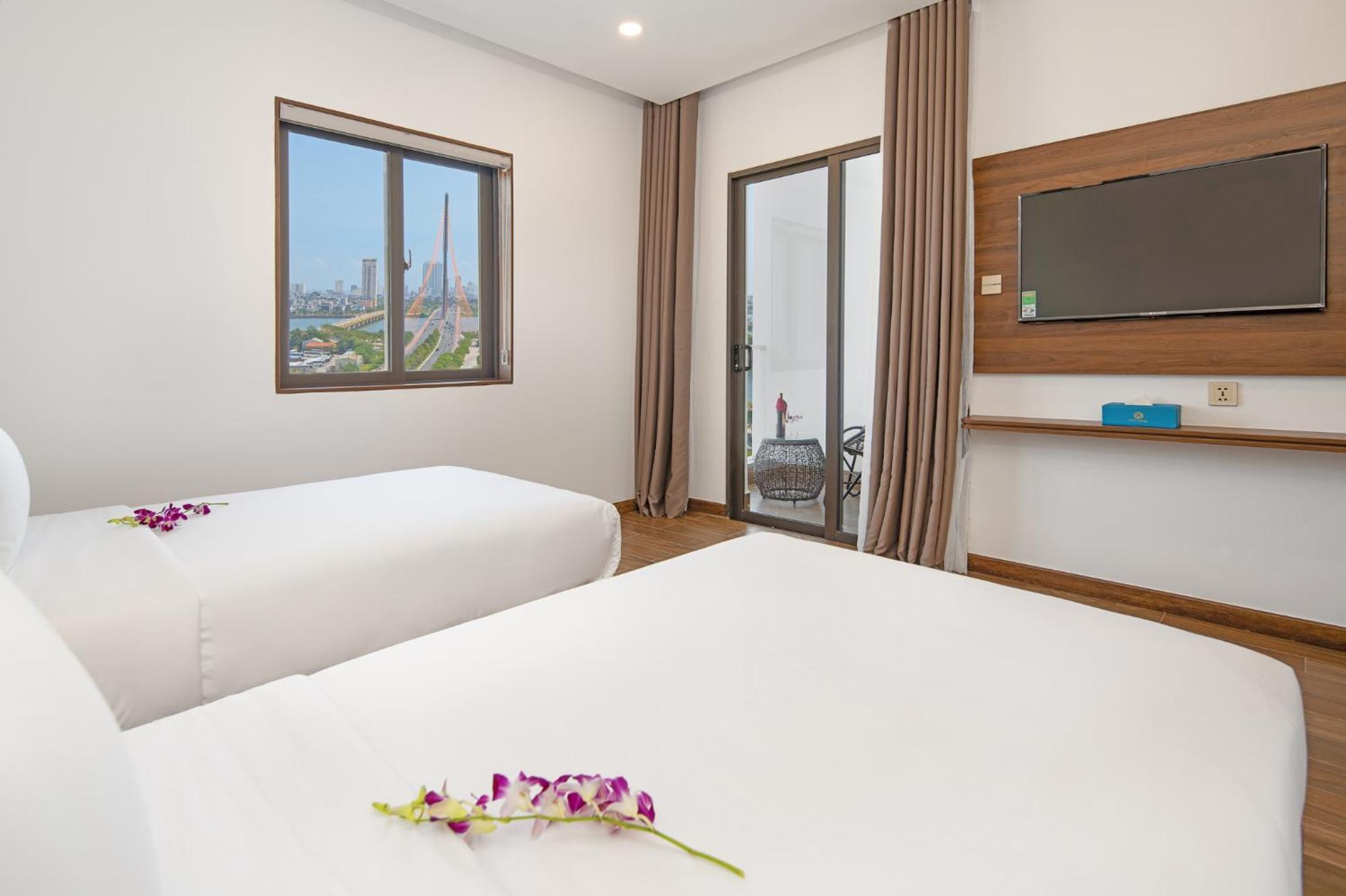 Superior Twin Room with River View