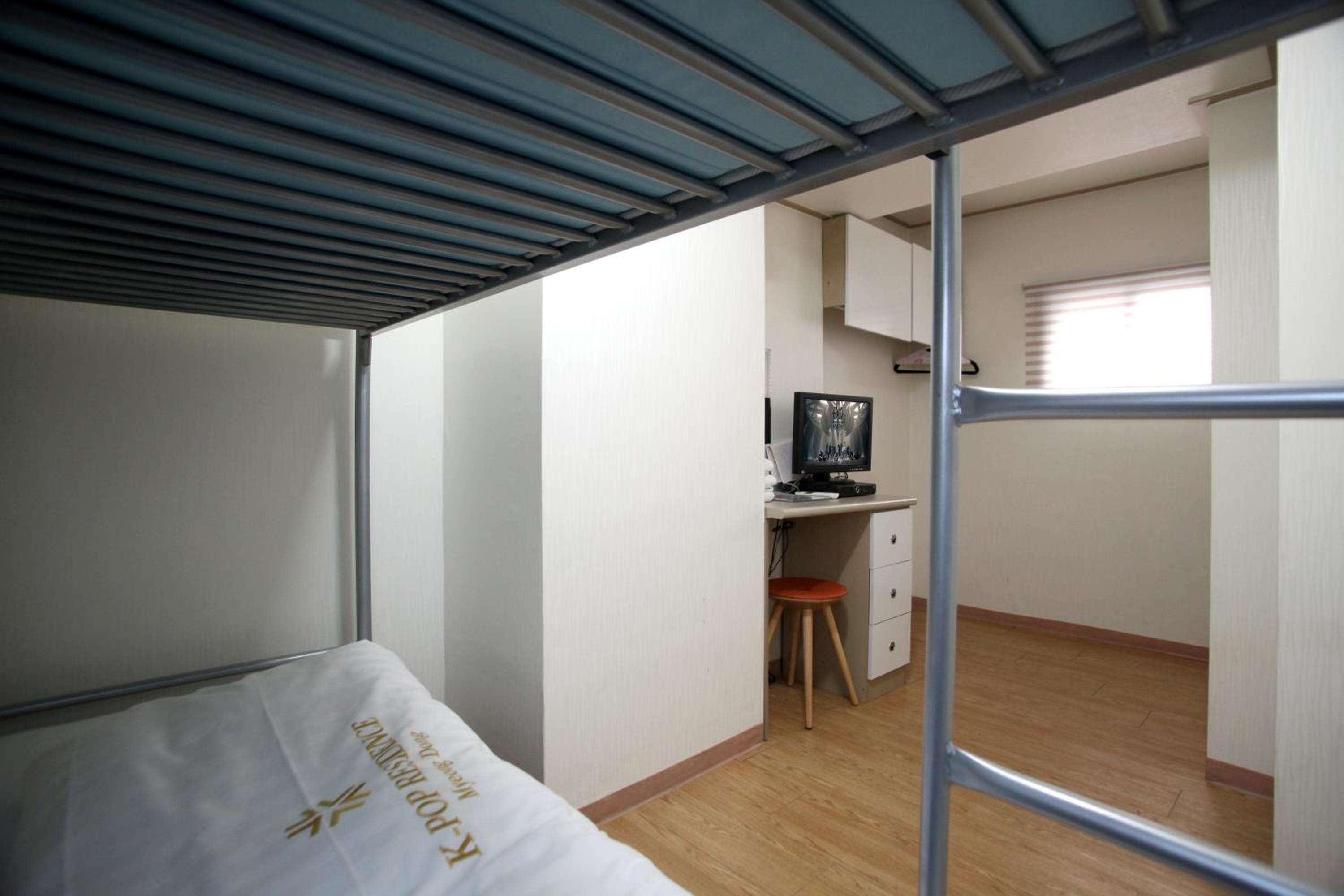 Standard Twin Room - Photo 2