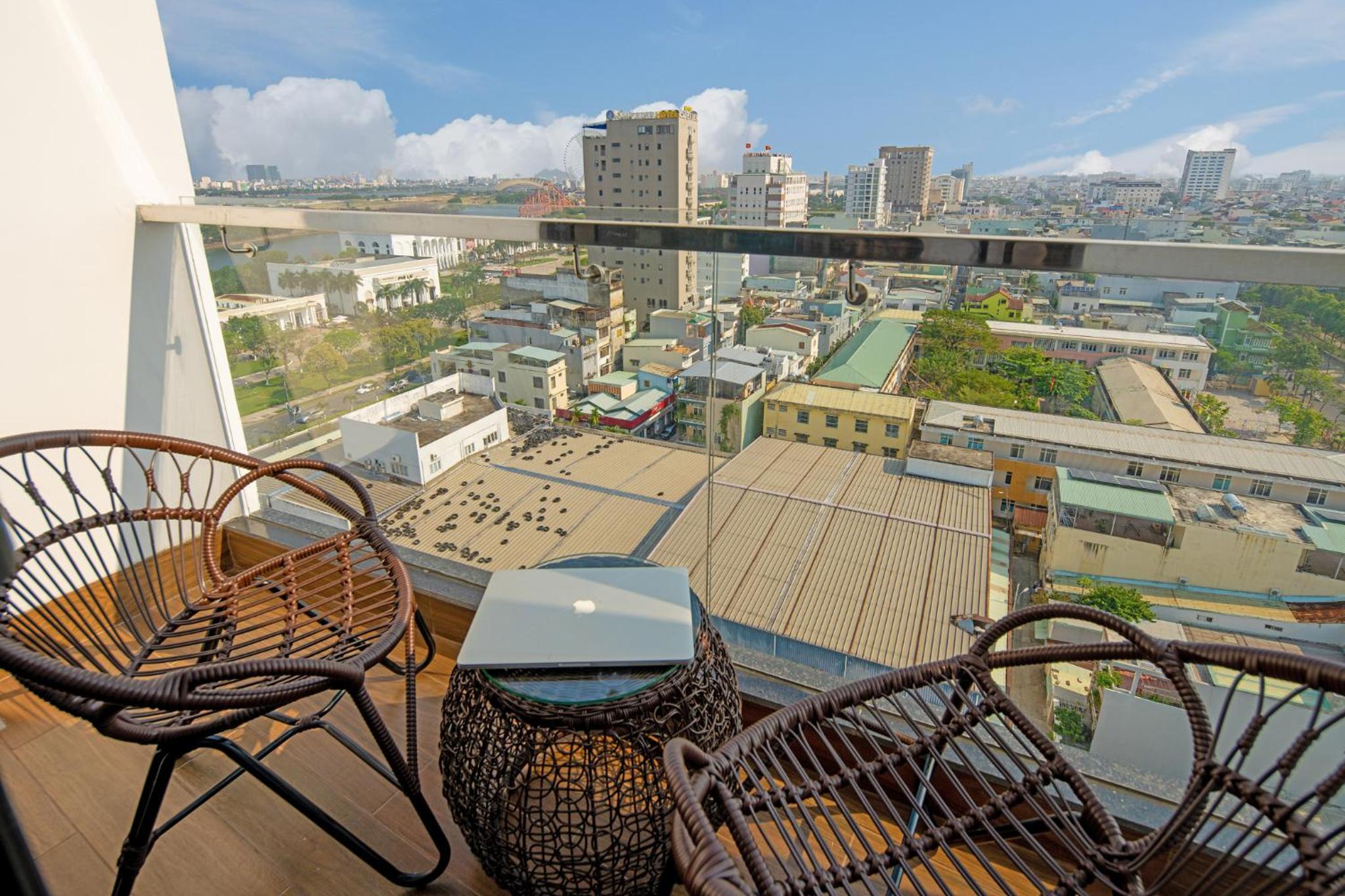 Deluxe Triple Room with City View - Photo 6