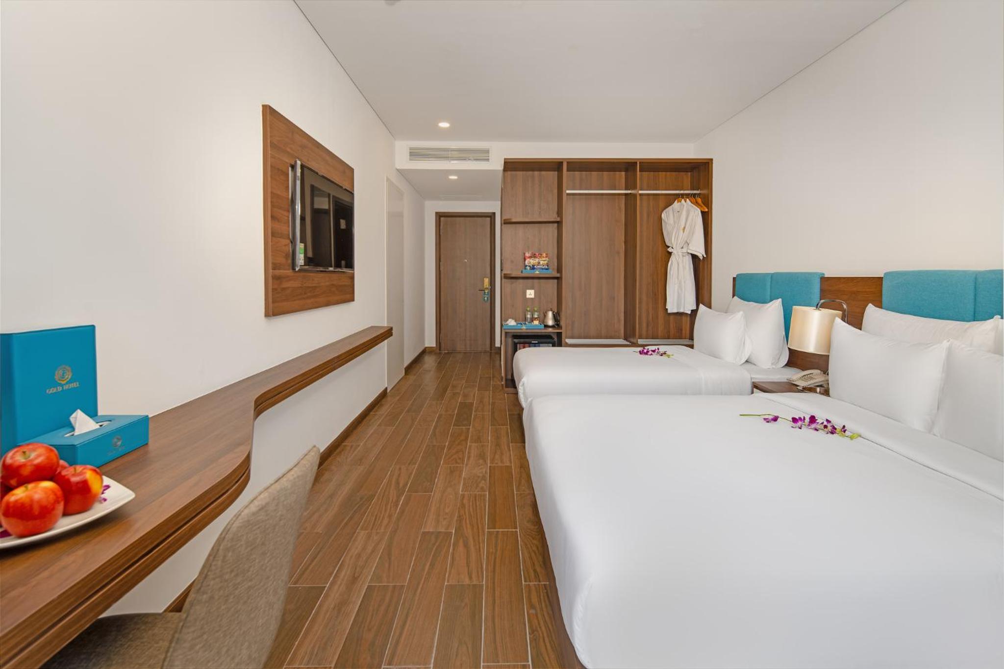 Deluxe Triple Room with City View - Photo 8