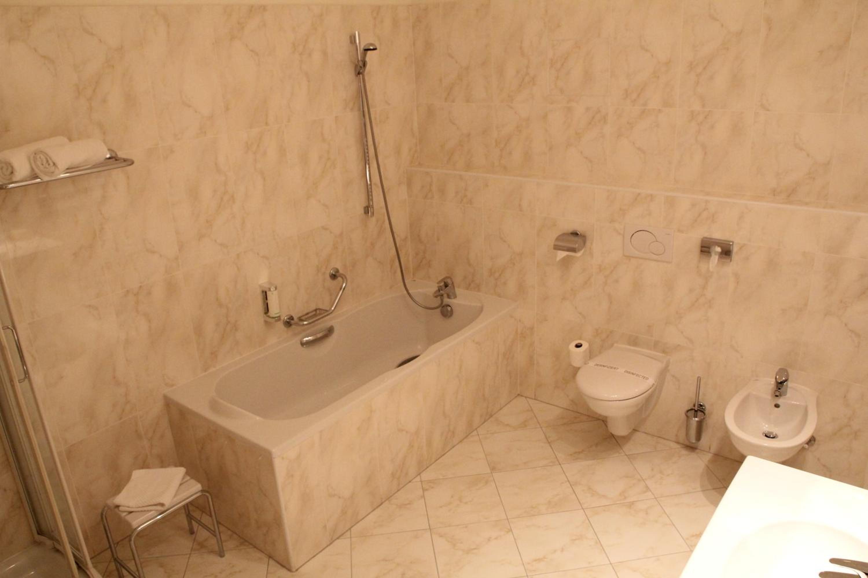 Deluxe Double Room with Pool and Wellness Access - Photo 4