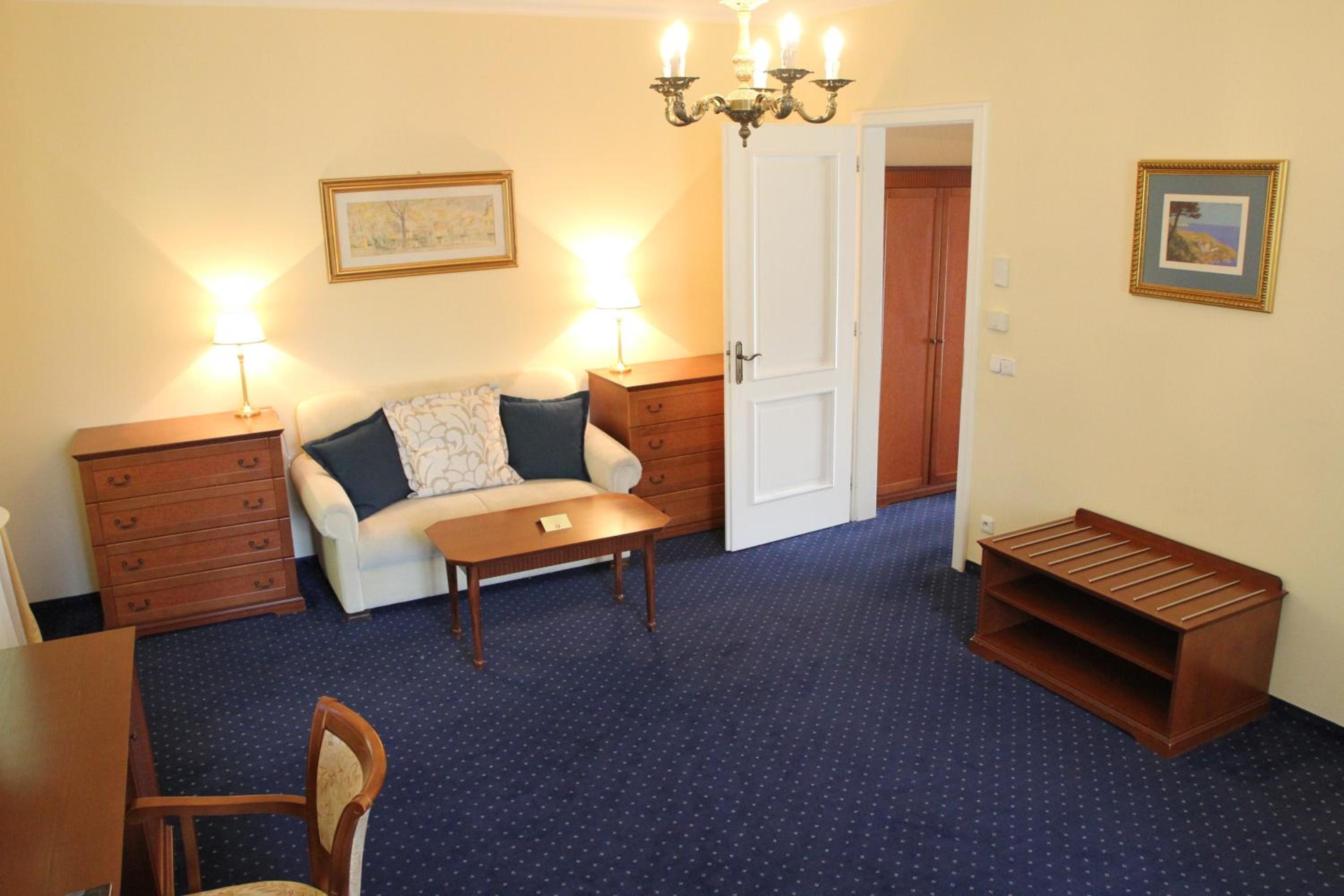 Deluxe Double Room with Pool and Wellness Access - Photo 3