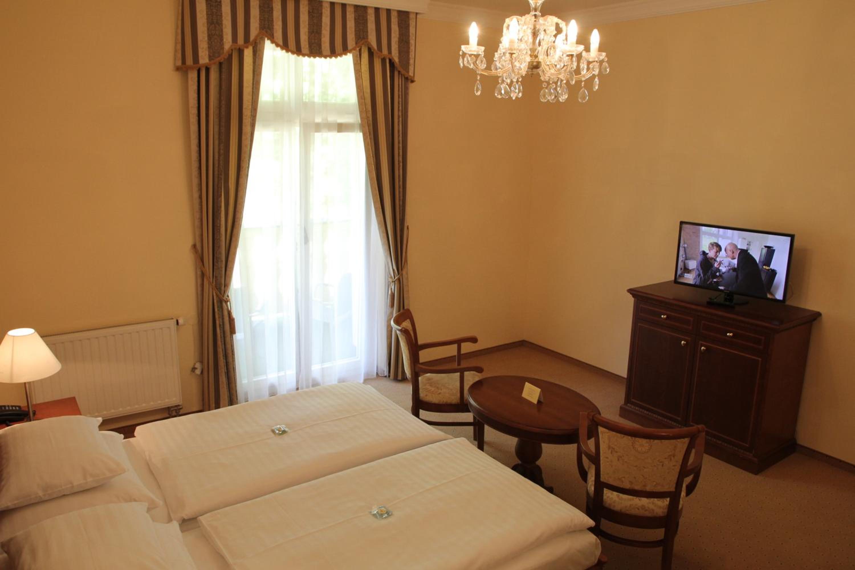 Standard Double Room with Pool and Wellness Access - Photo 3