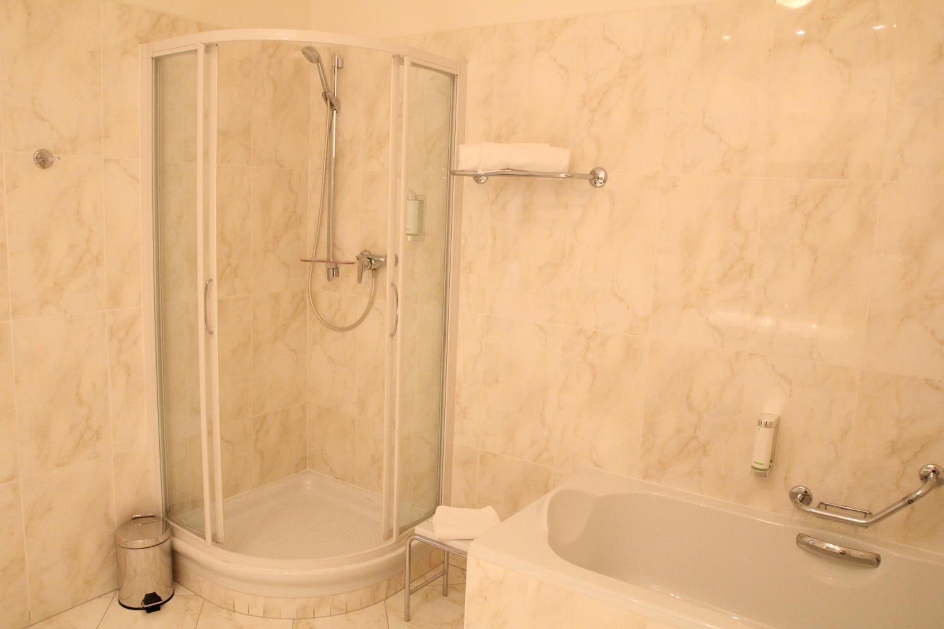 Deluxe Double Room with Pool and Wellness Access - Photo 5