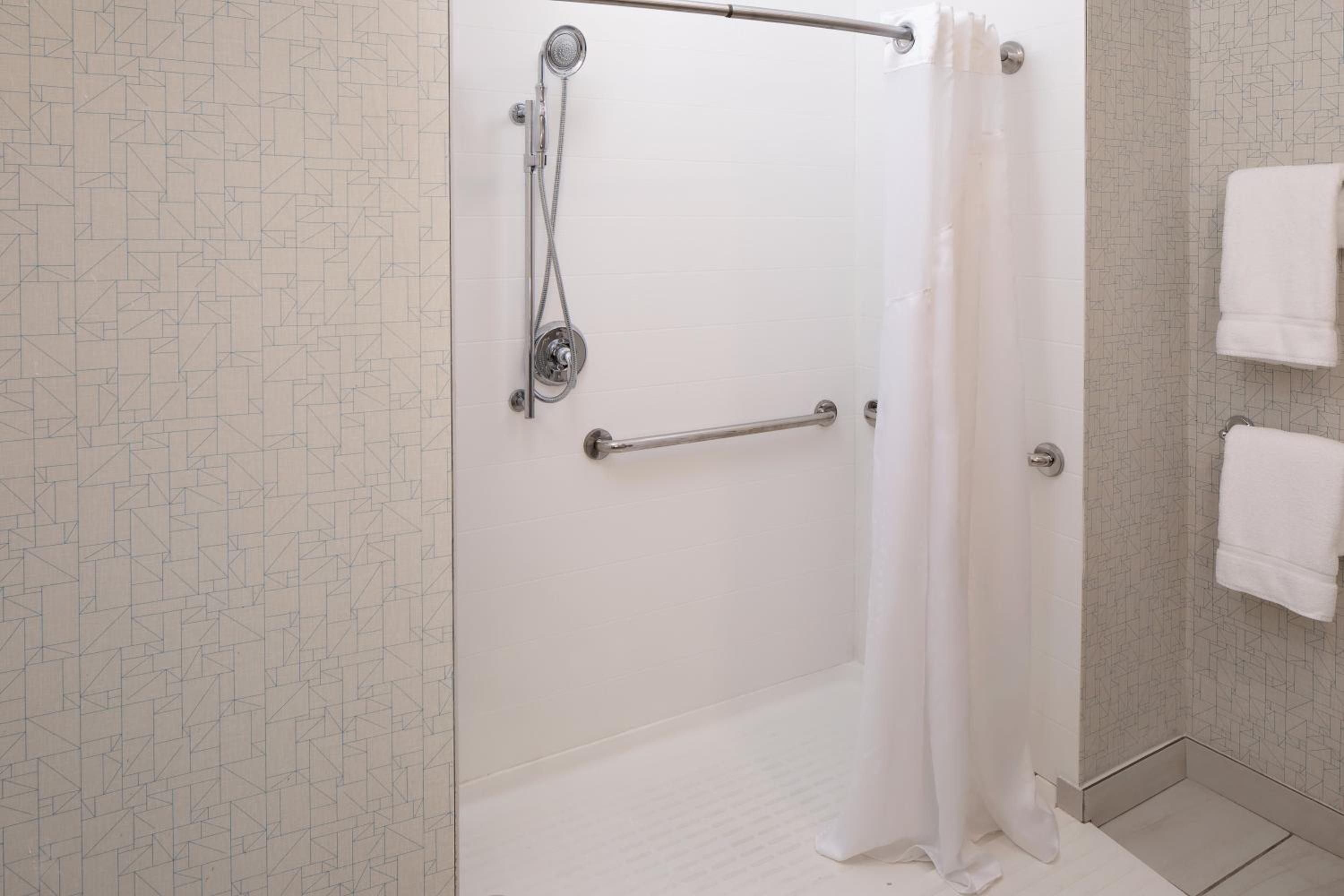 Standard King Room with Accessible Tub - Mobility Access - Photo 7