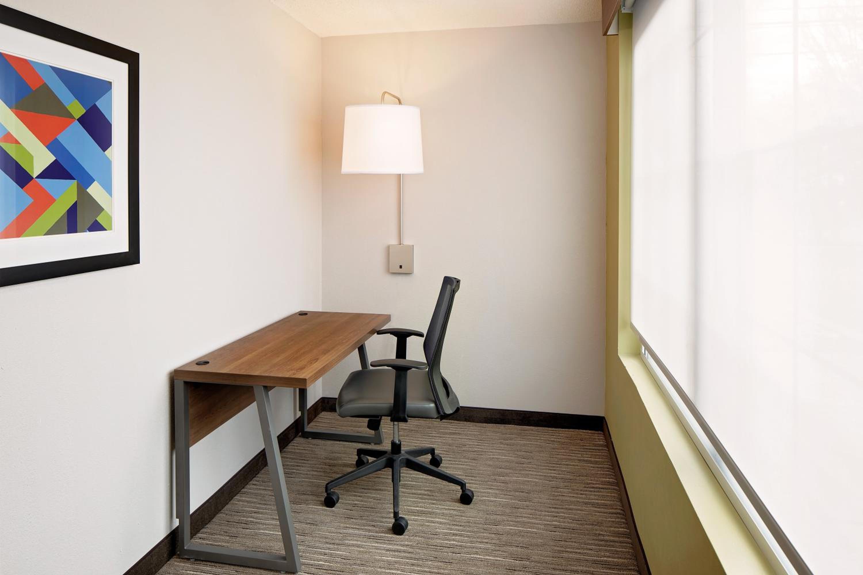 Standard King Room with Accessible Tub - Mobility Access - Photo 4