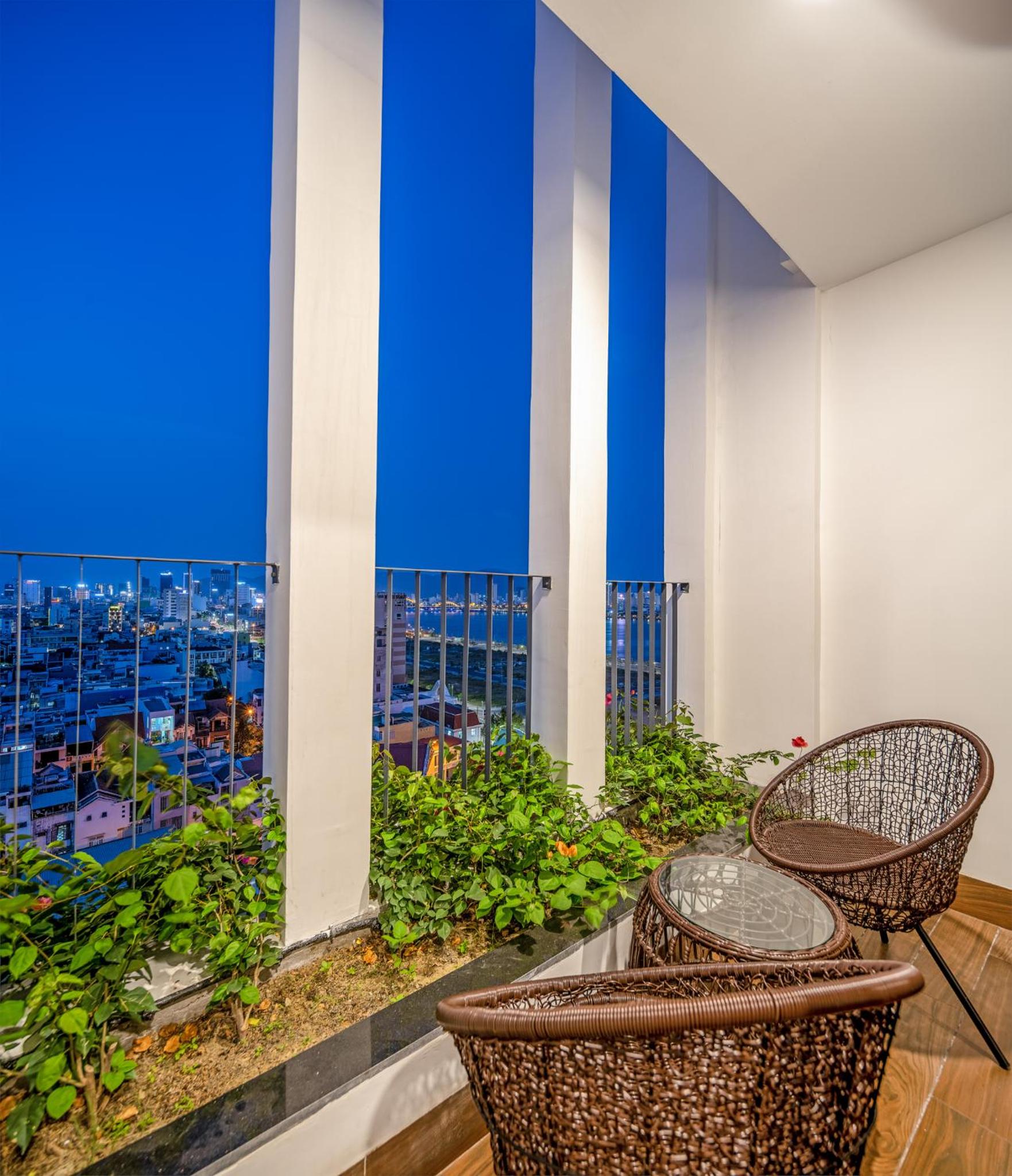 Premium Suite - Photo 4