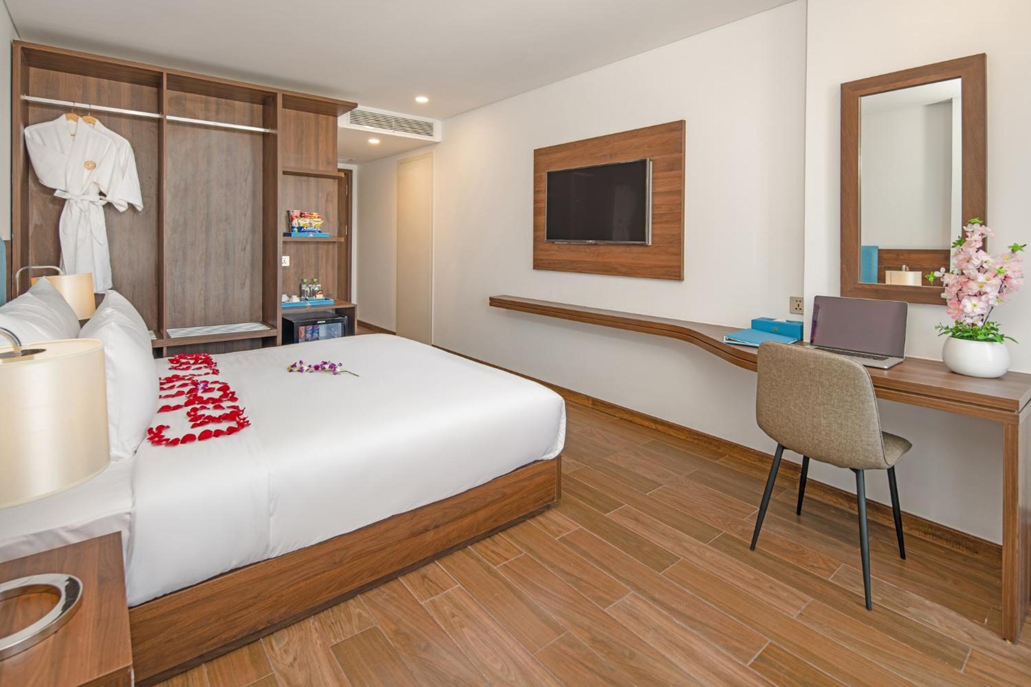Premium Suite - Photo 19