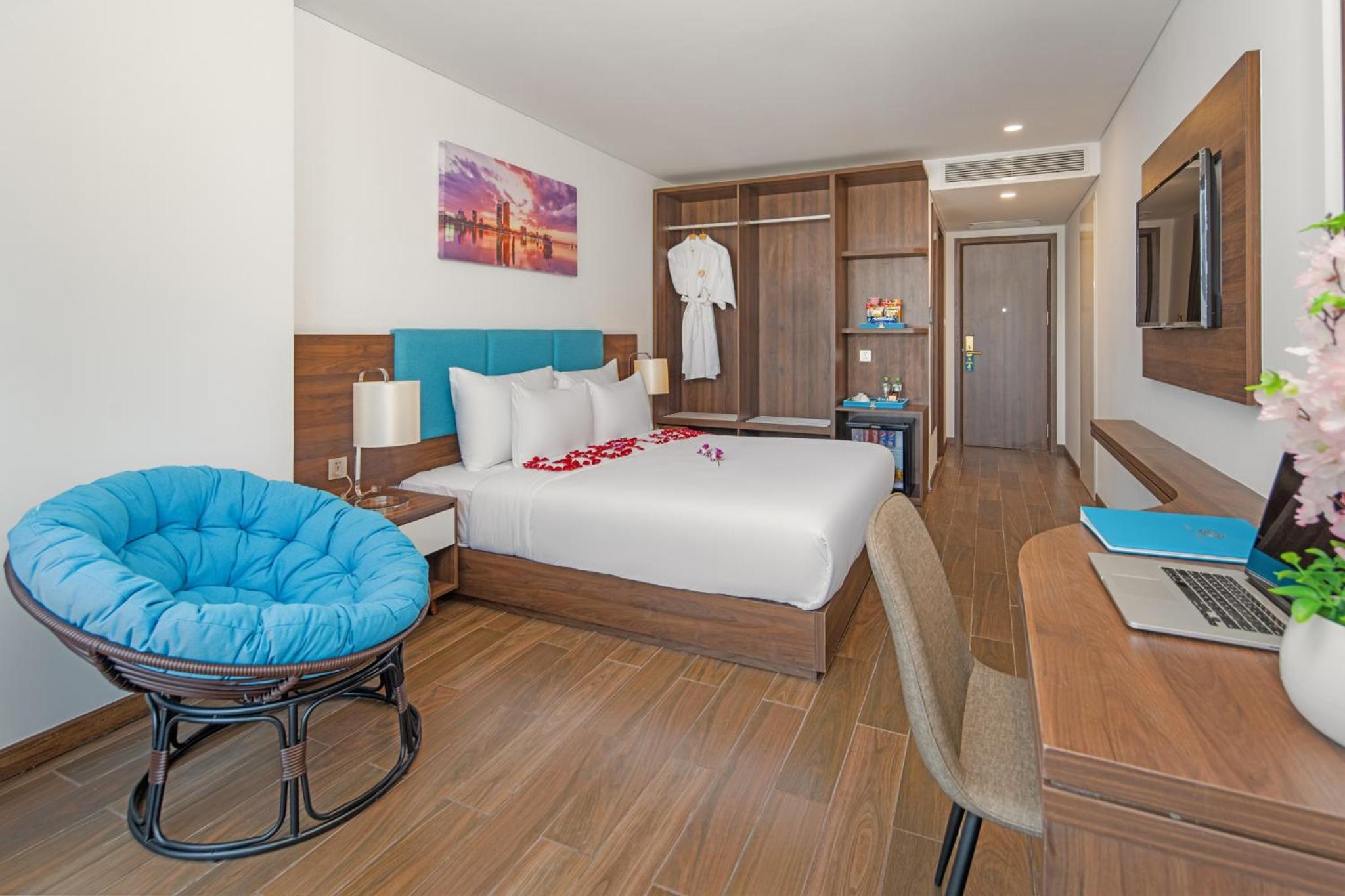 Premium Suite - Photo 18