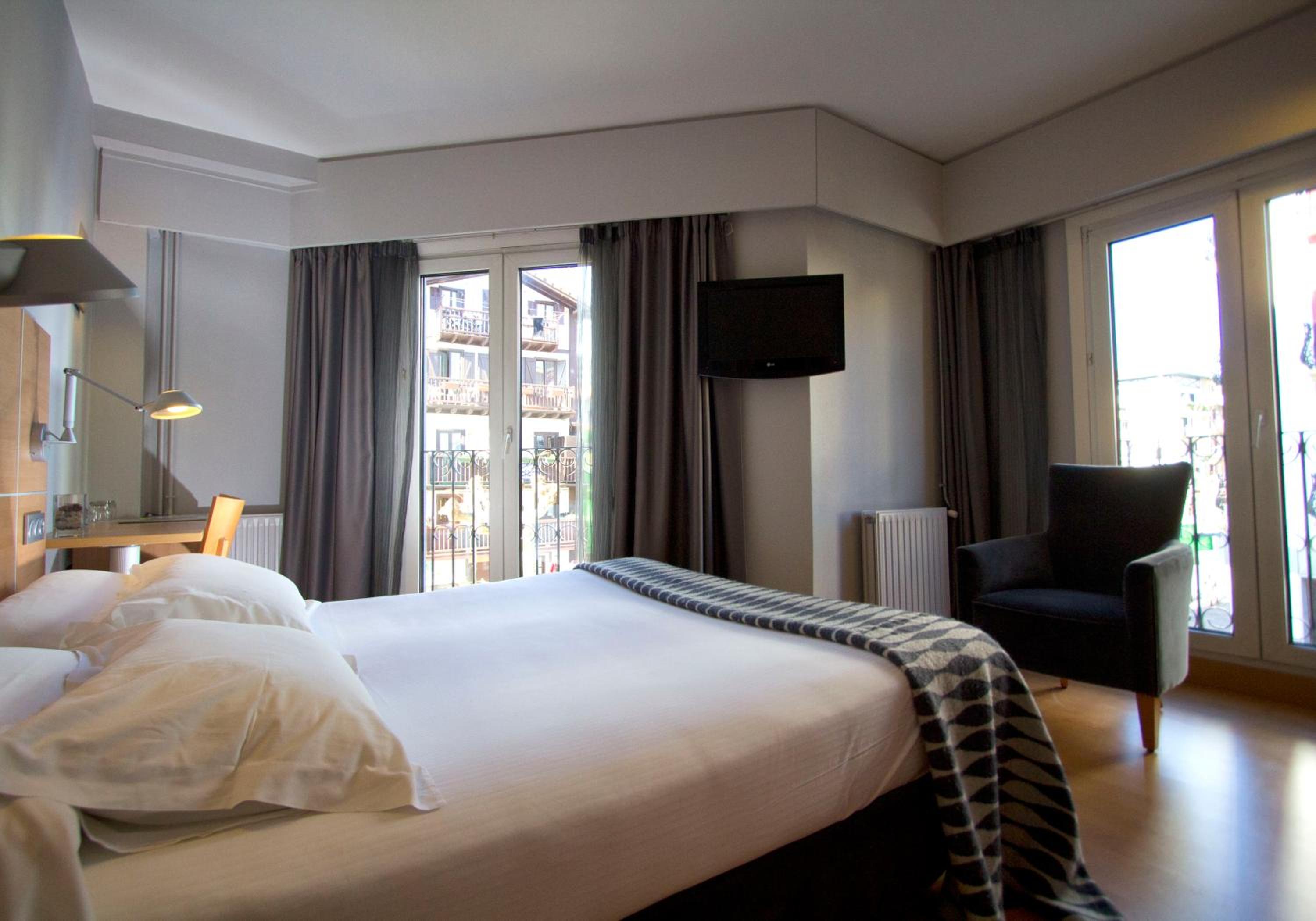 Double or Twin Room - Photo 6