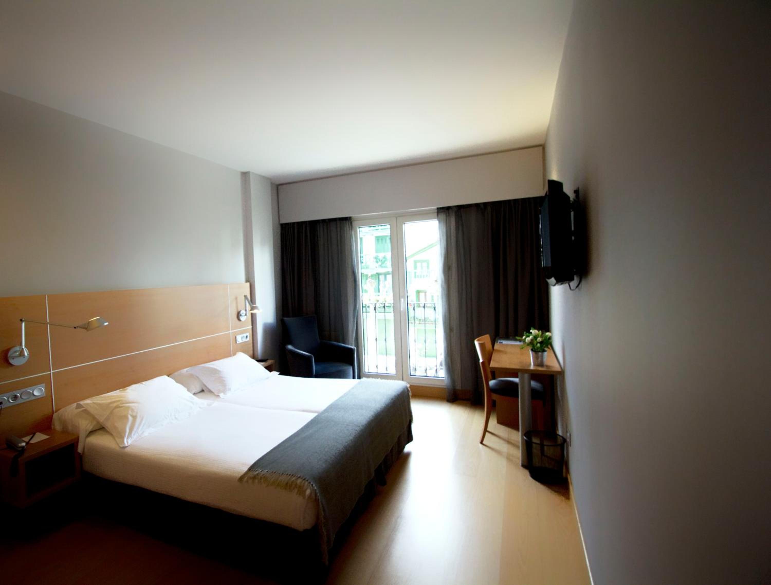 Double or Twin Room - Photo 7