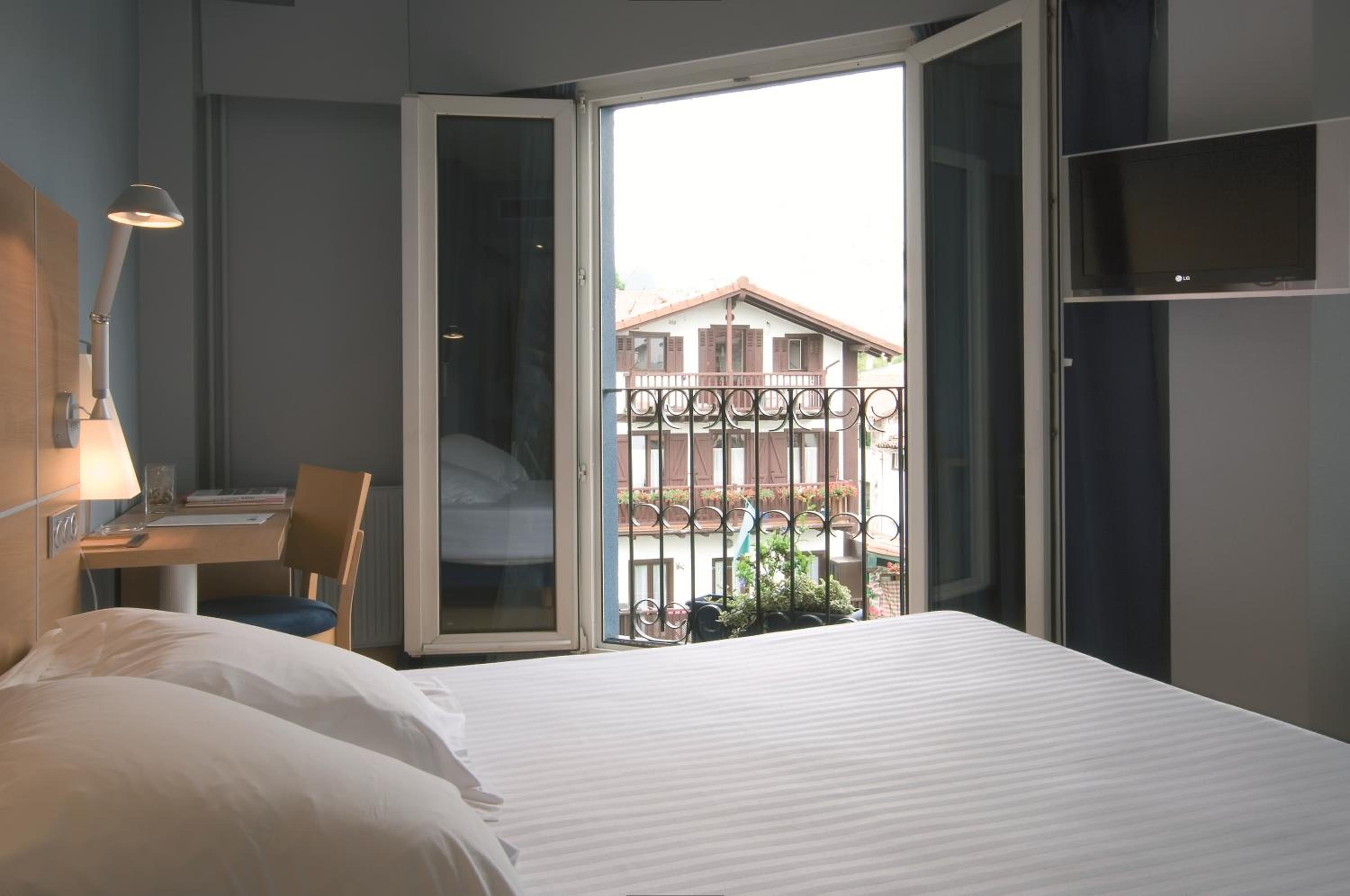 Double or Twin Room - Photo 11