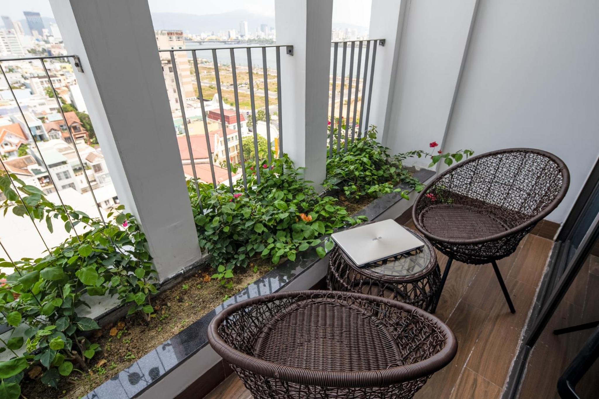 Premium Suite - Photo 23