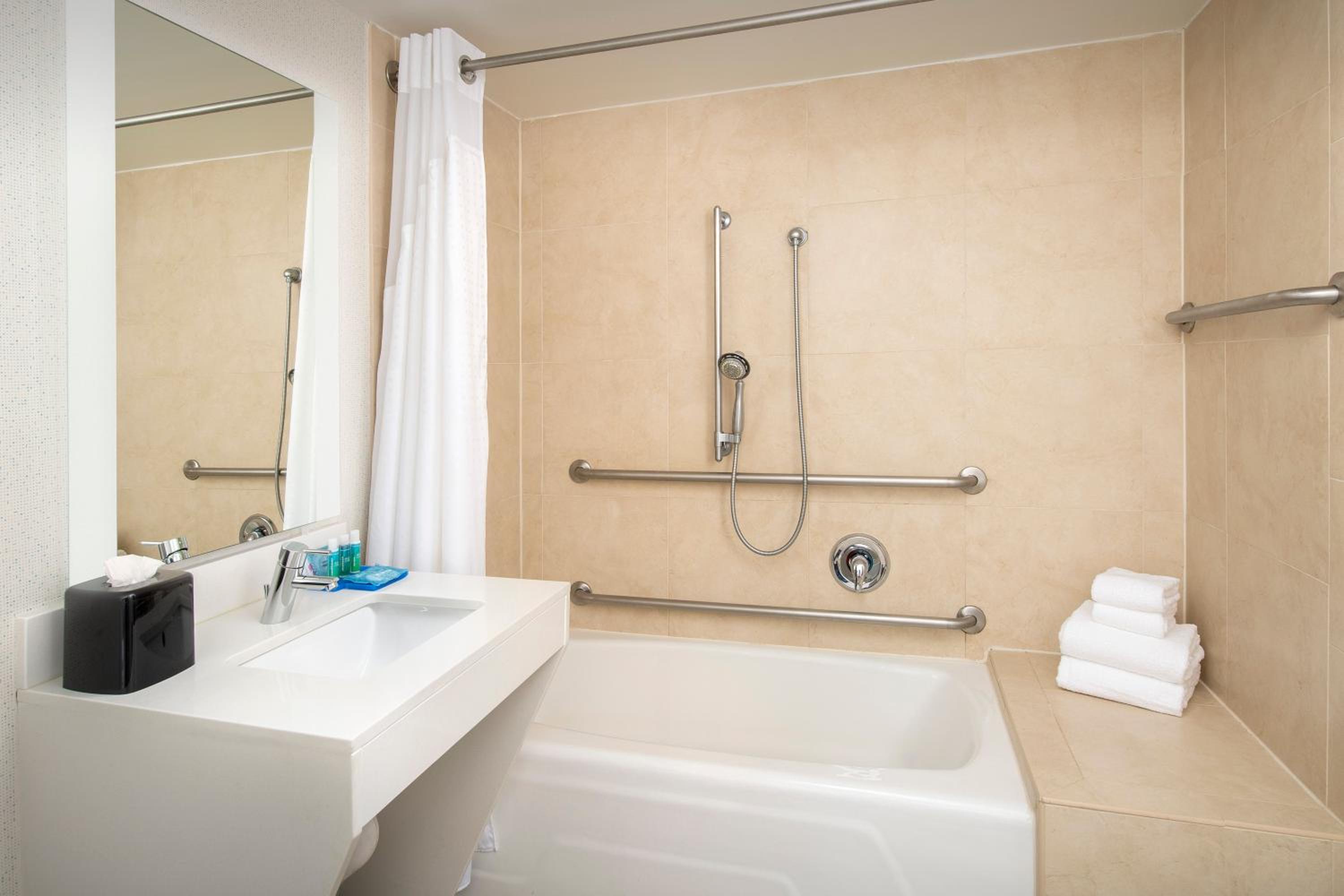 King Room - Mobility Access/Hearing Accessible - Photo 3