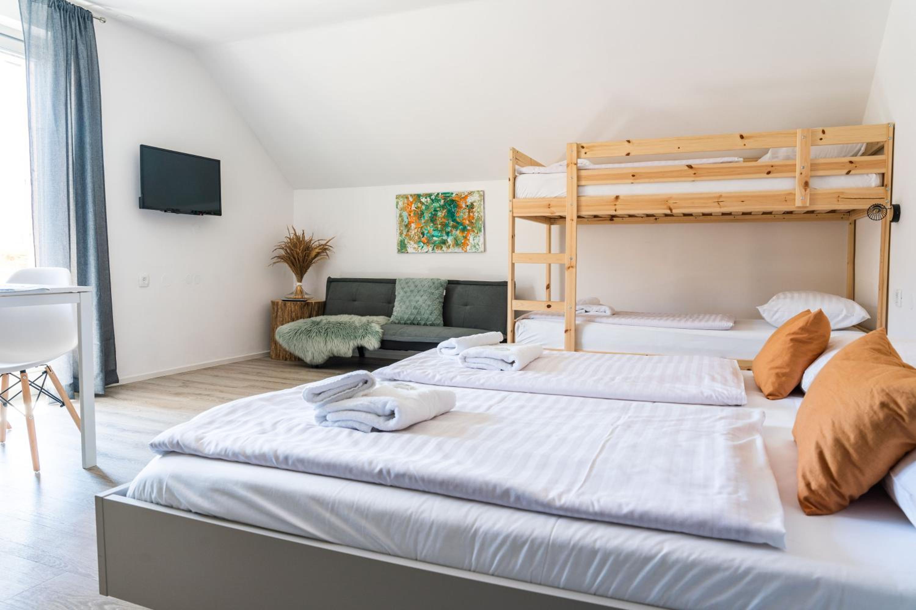 Studio with Bunk Bed and Balcony photo 3