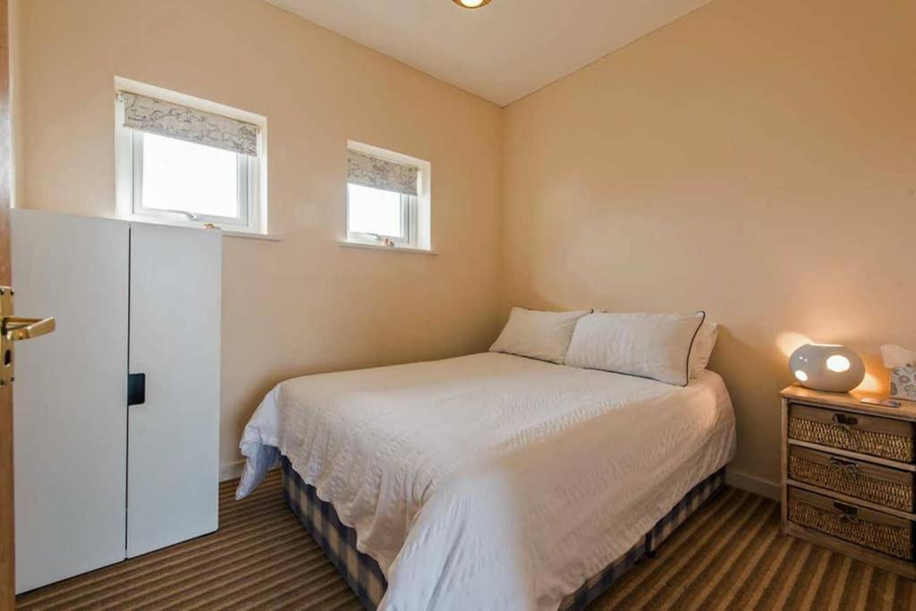 Five-Bedroom House photo 1