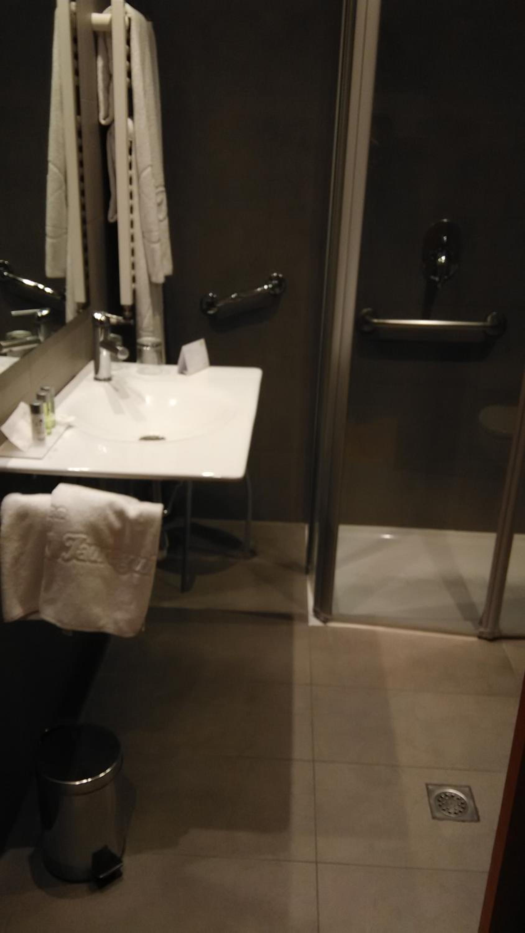 Double or Twin Room - Photo 3