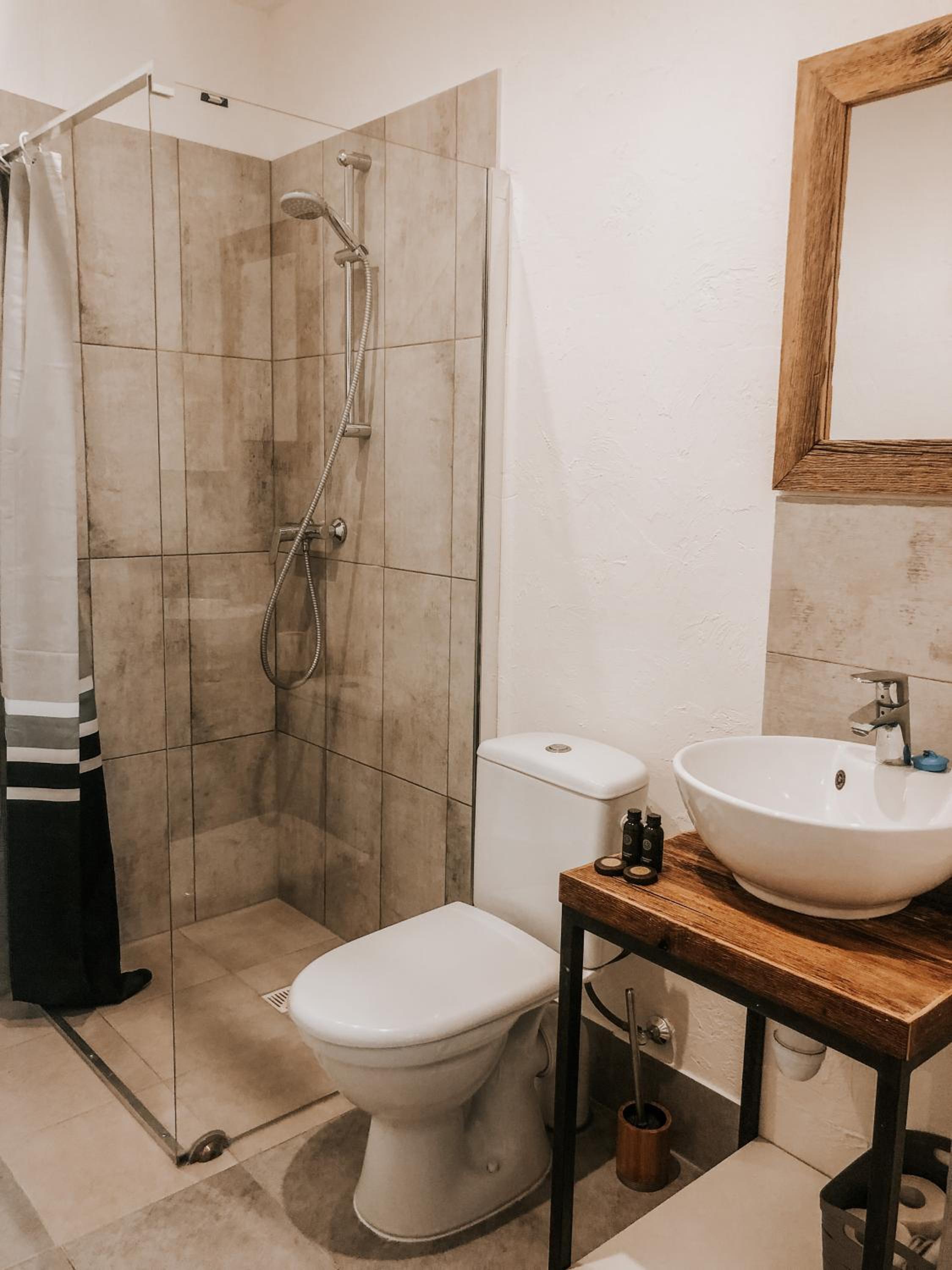 Large Double Room - Ground Floor photo 2