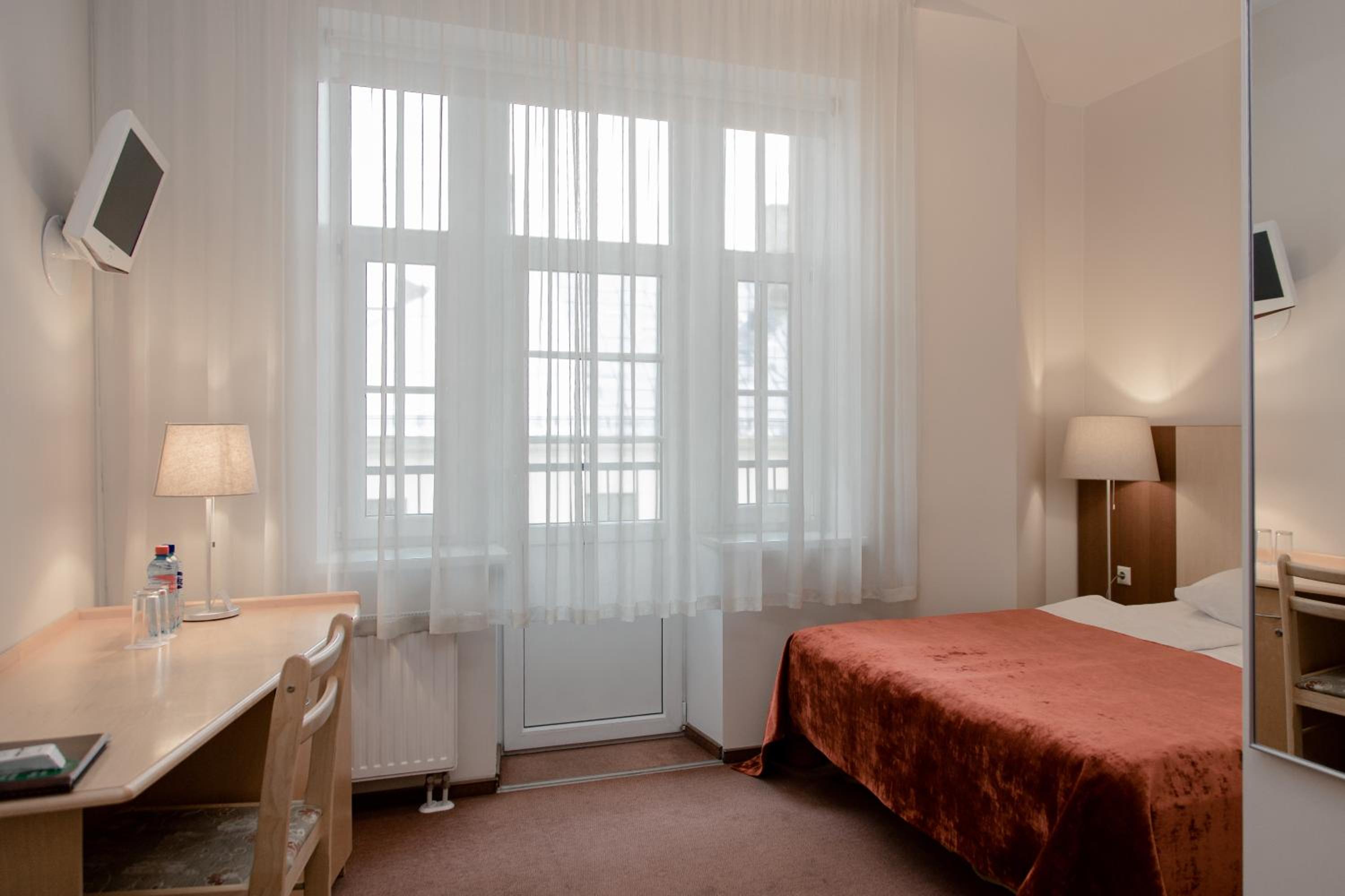 Double or Twin Room - Photo 10