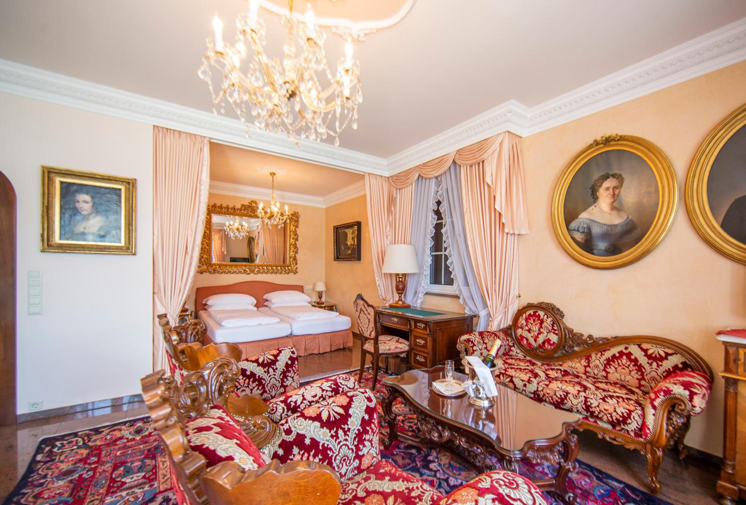 Two-Bedroom Suite - Photo 19