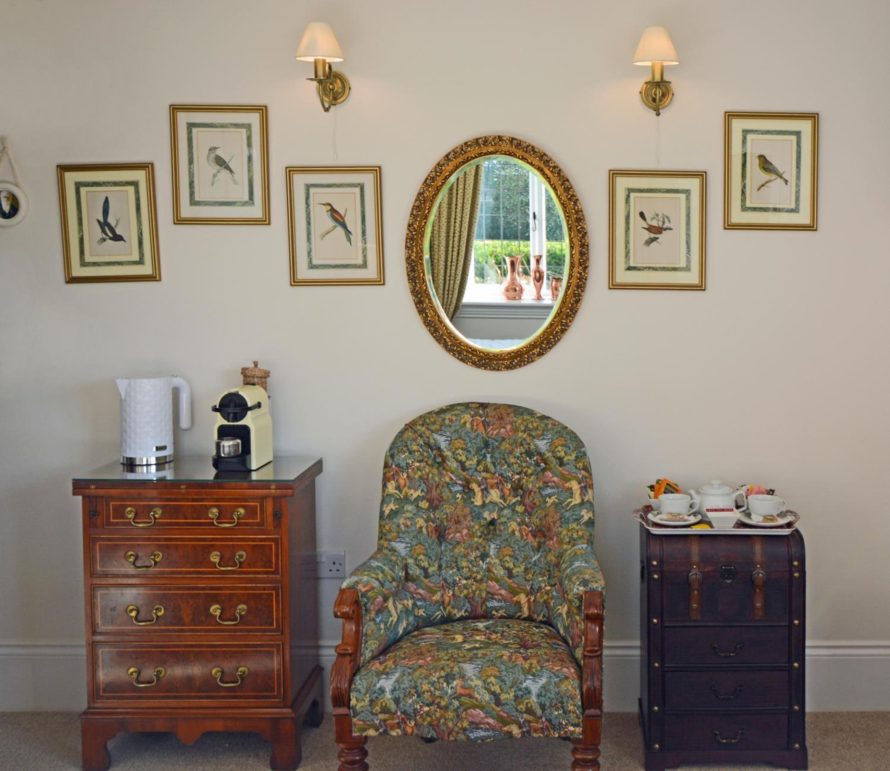 4 Charles Darwin Room photo 3