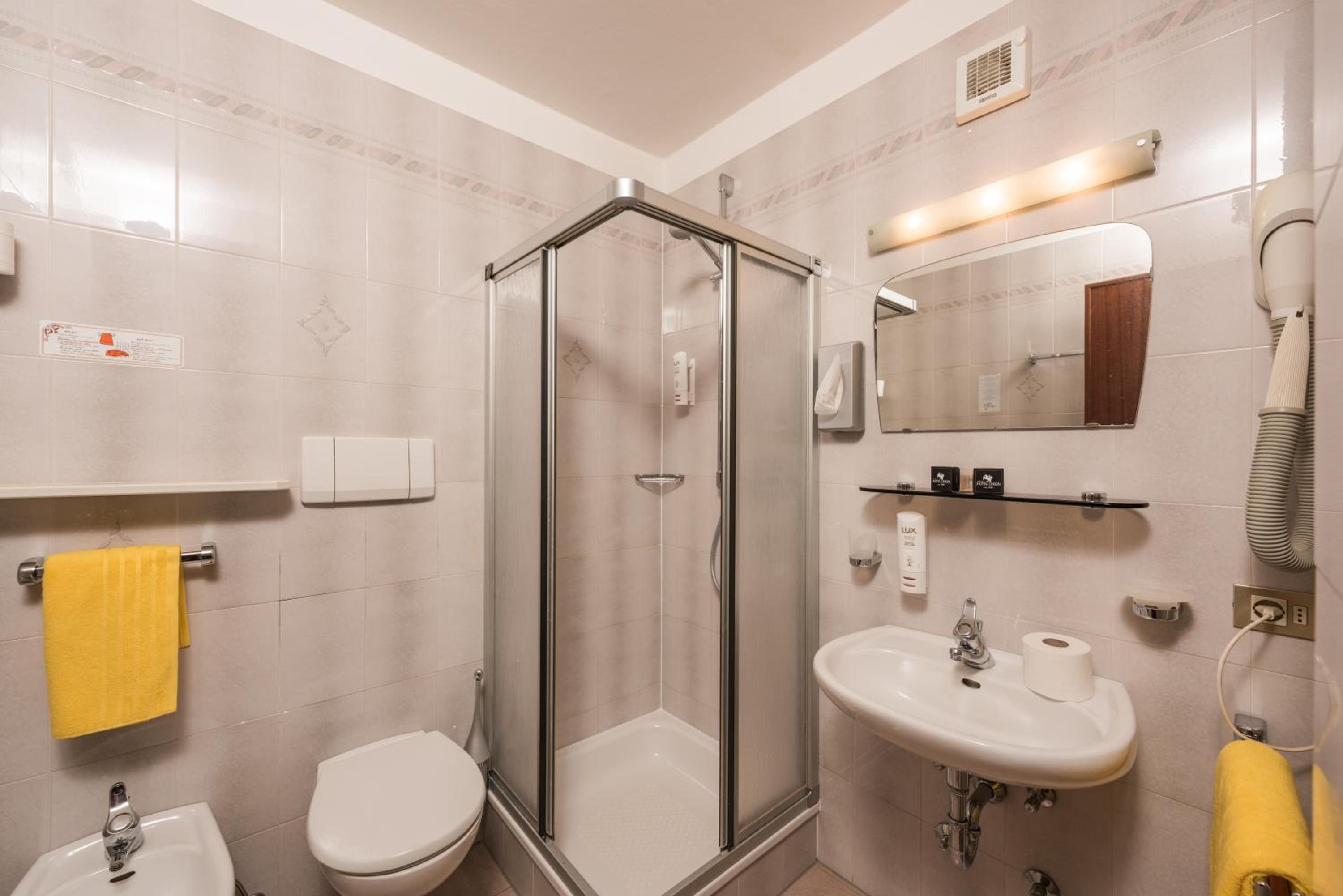 Double Room with Balcony - Photo 4