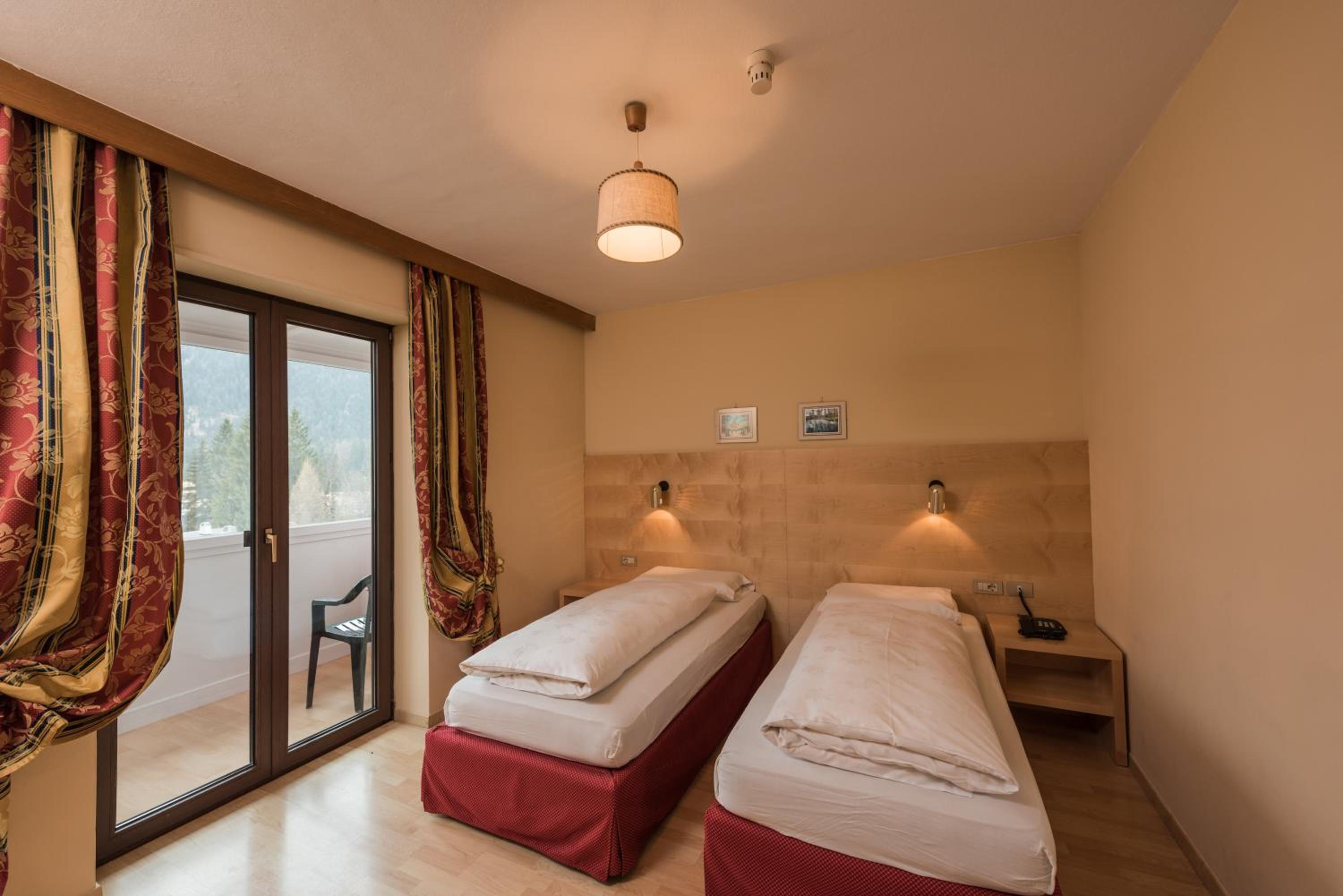 Double Room with Balcony - Photo 3