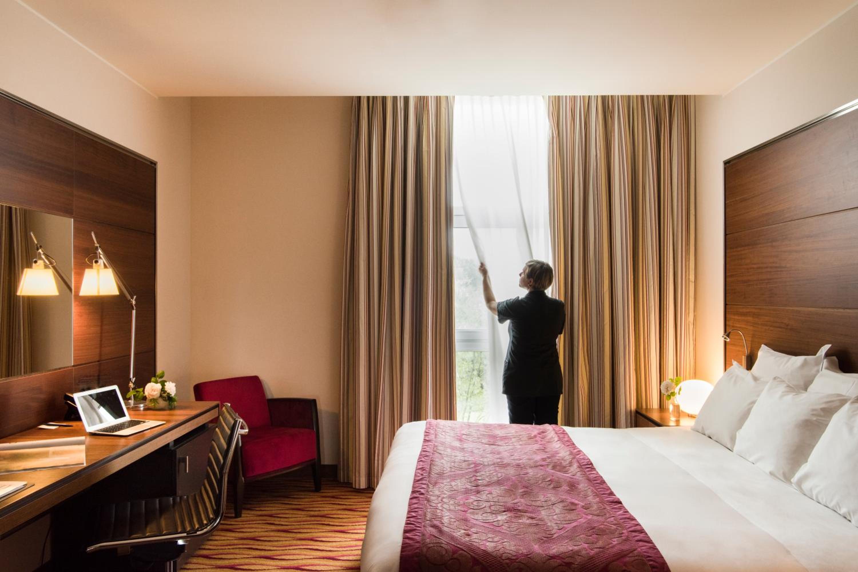 Classic King Room - Photo 11