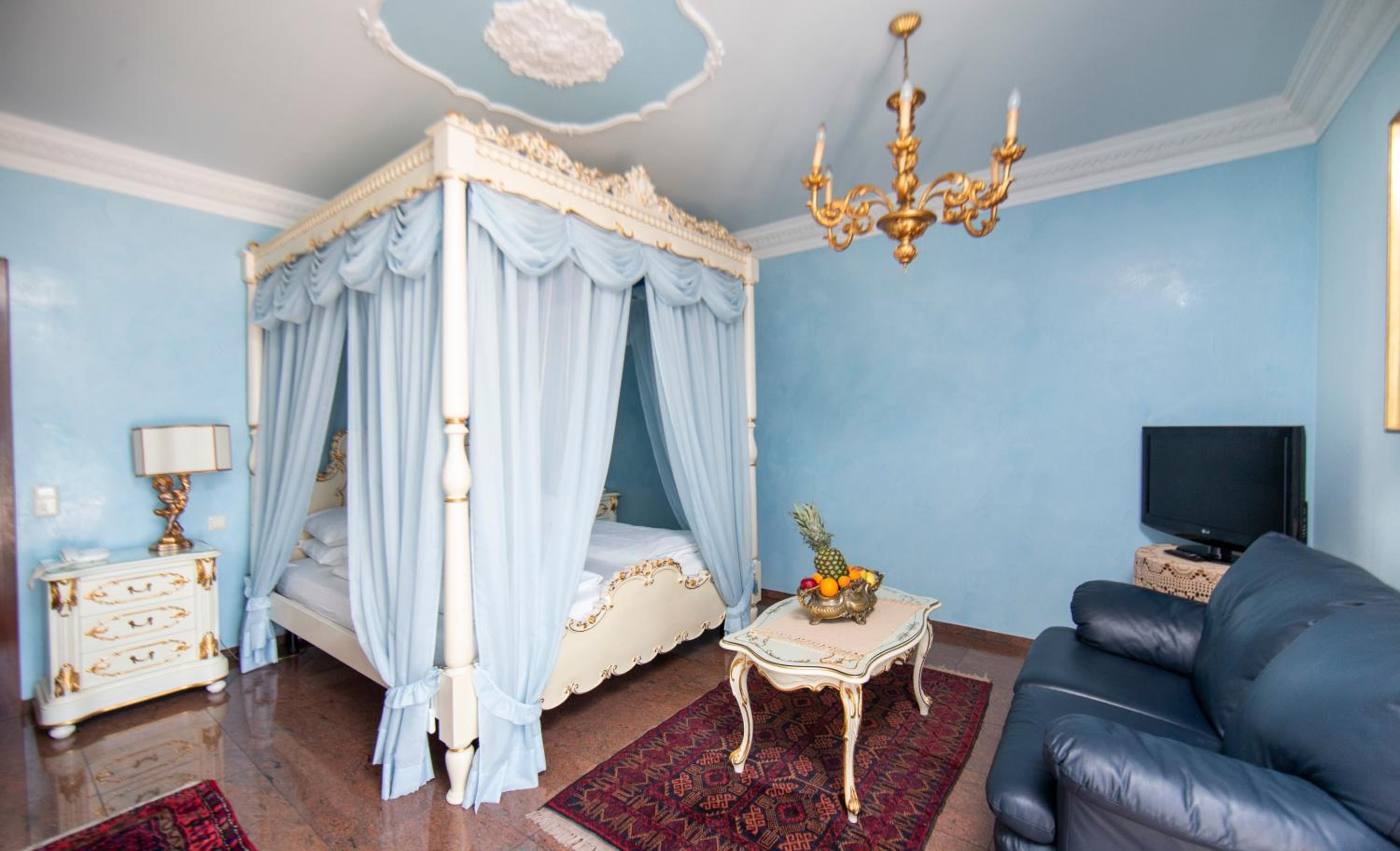 Two-Bedroom Suite - Photo 20